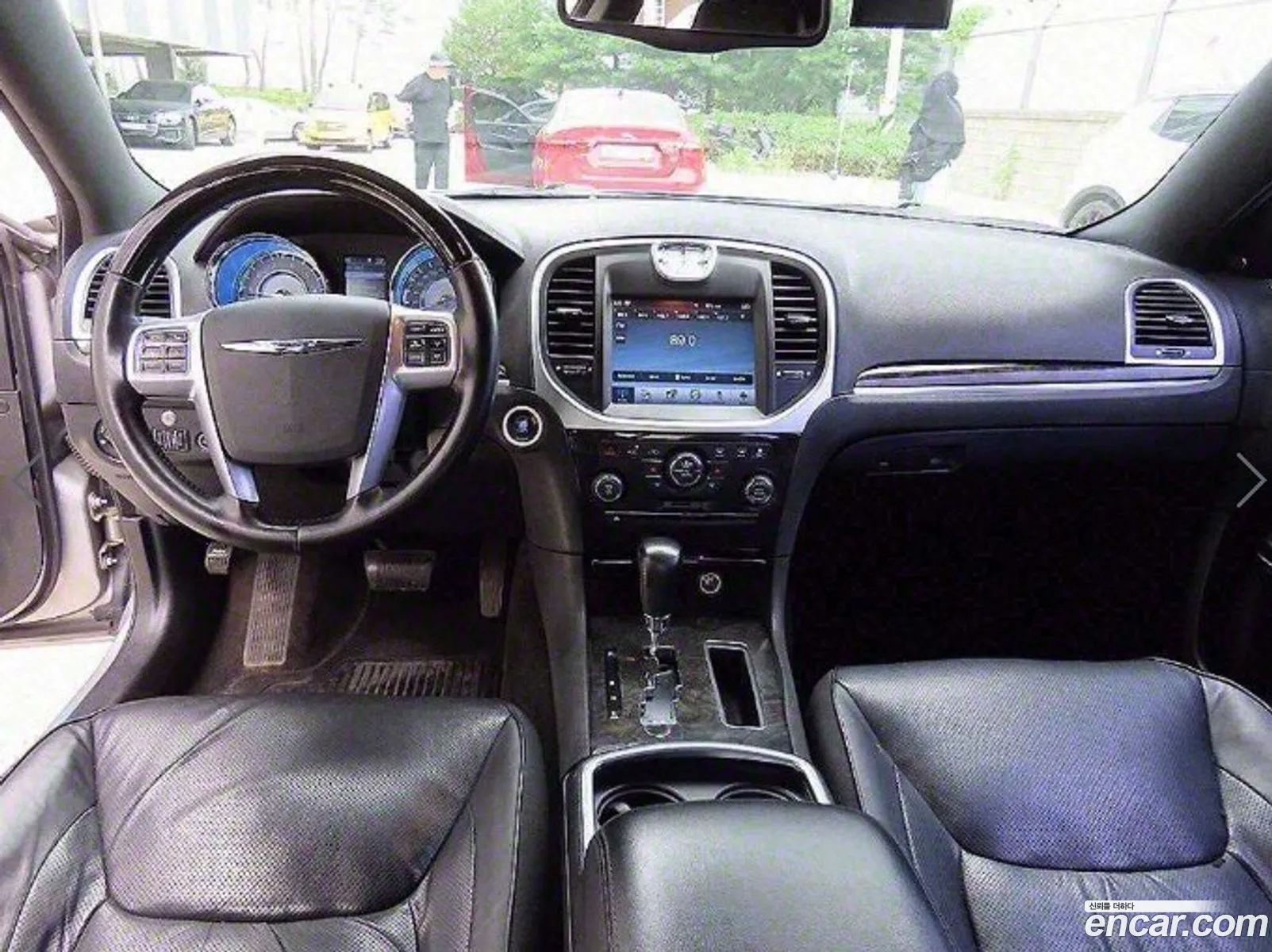 Chrysler 300C 2011 — 12