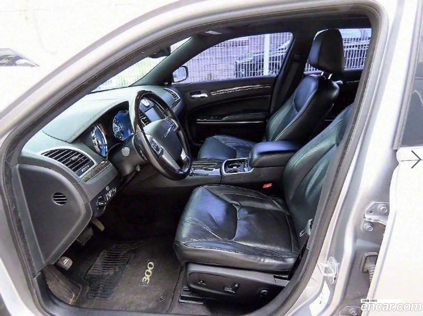 Chrysler 300C 2011 — 18