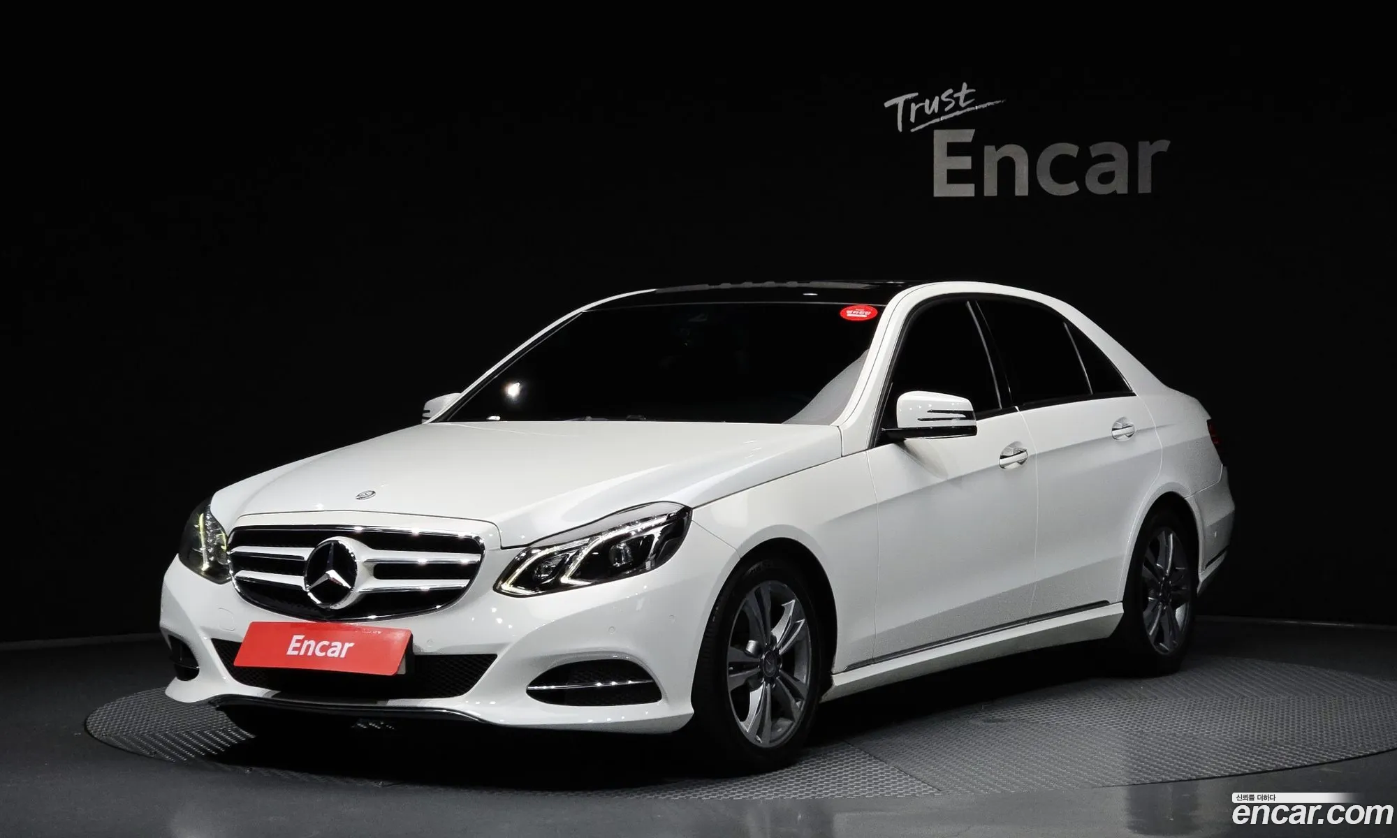 Mercedes-Benz E-Class W212 2014 WDDHF0CB3EB065358 — 12