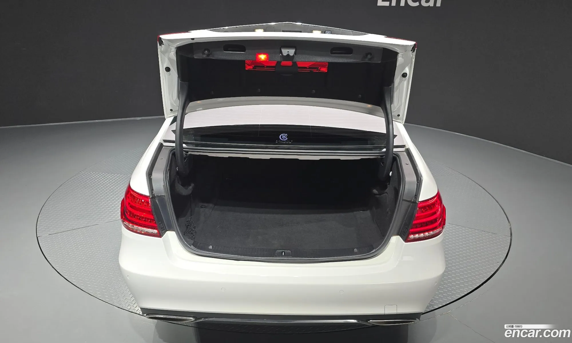 Mercedes-Benz E-Class W212 2014 WDDHF0CB3EB065358 — 9