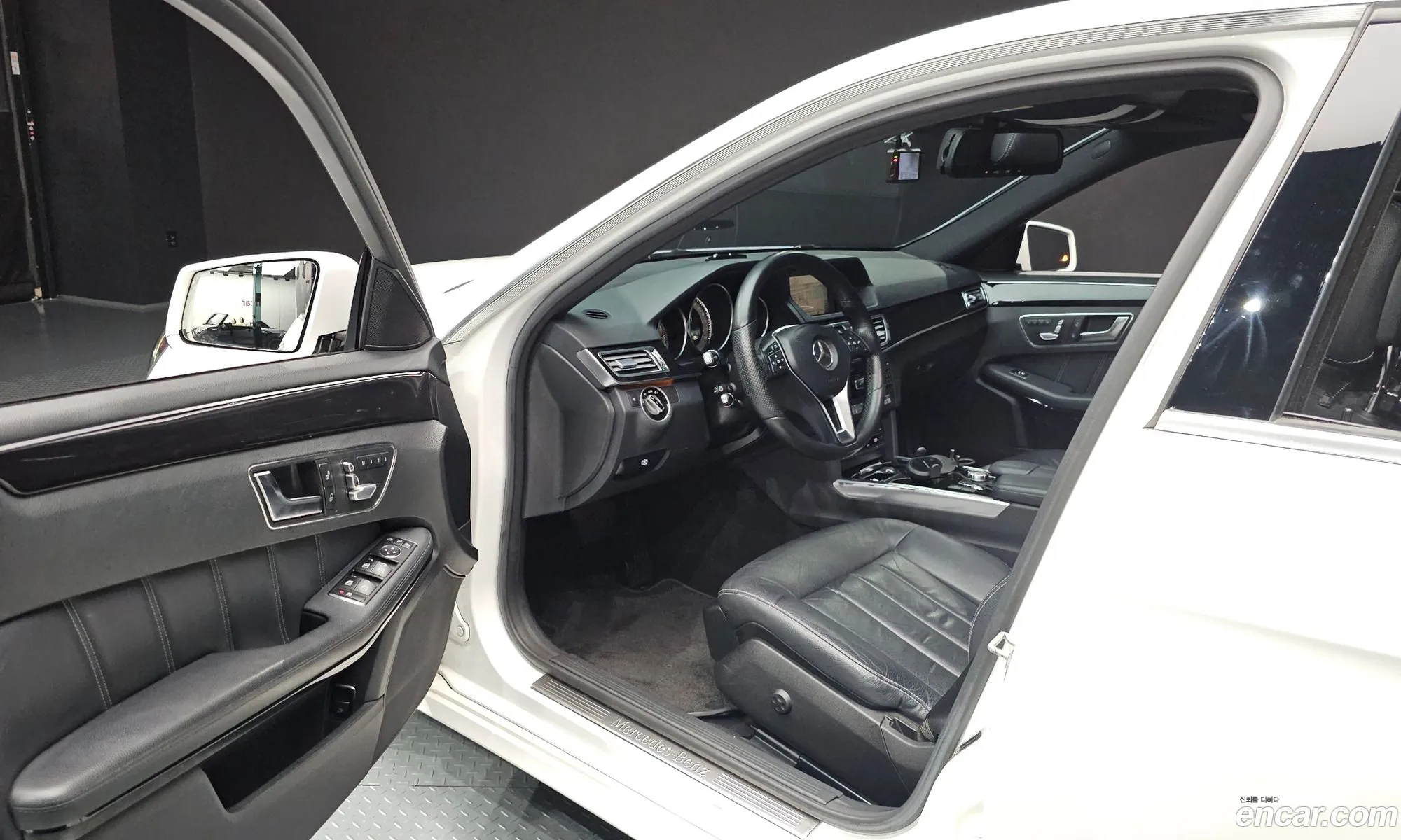 Mercedes-Benz E-Class W212 2014 WDDHF0CB3EB065358 — 13