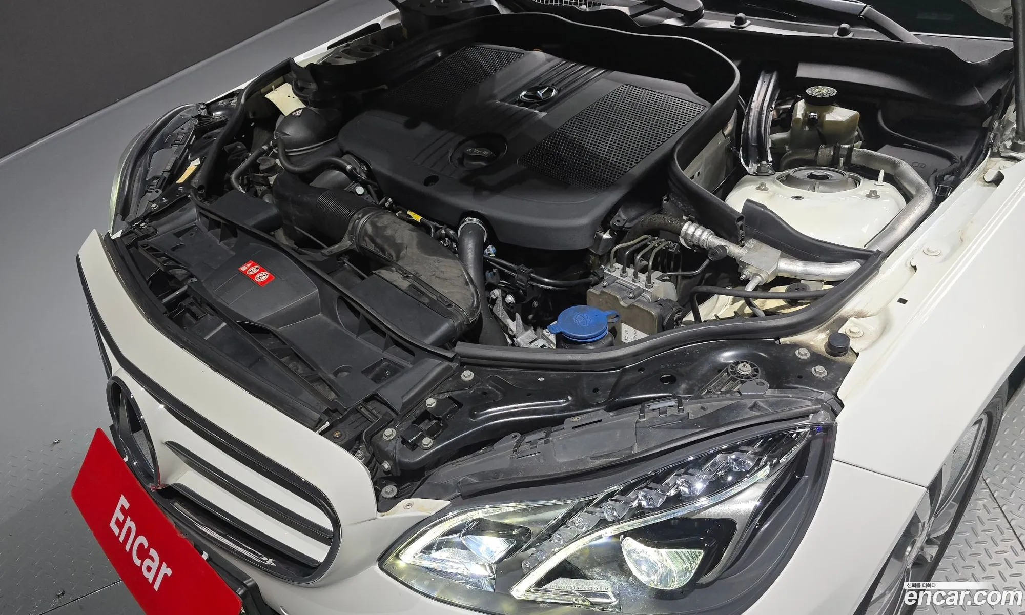 Mercedes-Benz E-Class W212 2014 WDDHF0CB3EB065358 — 16