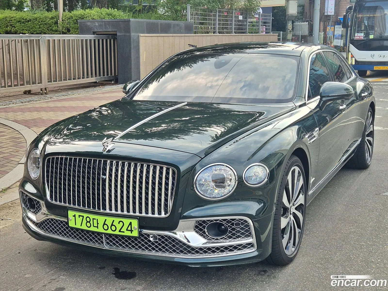 Bentley Flying Spur 2024 — 17