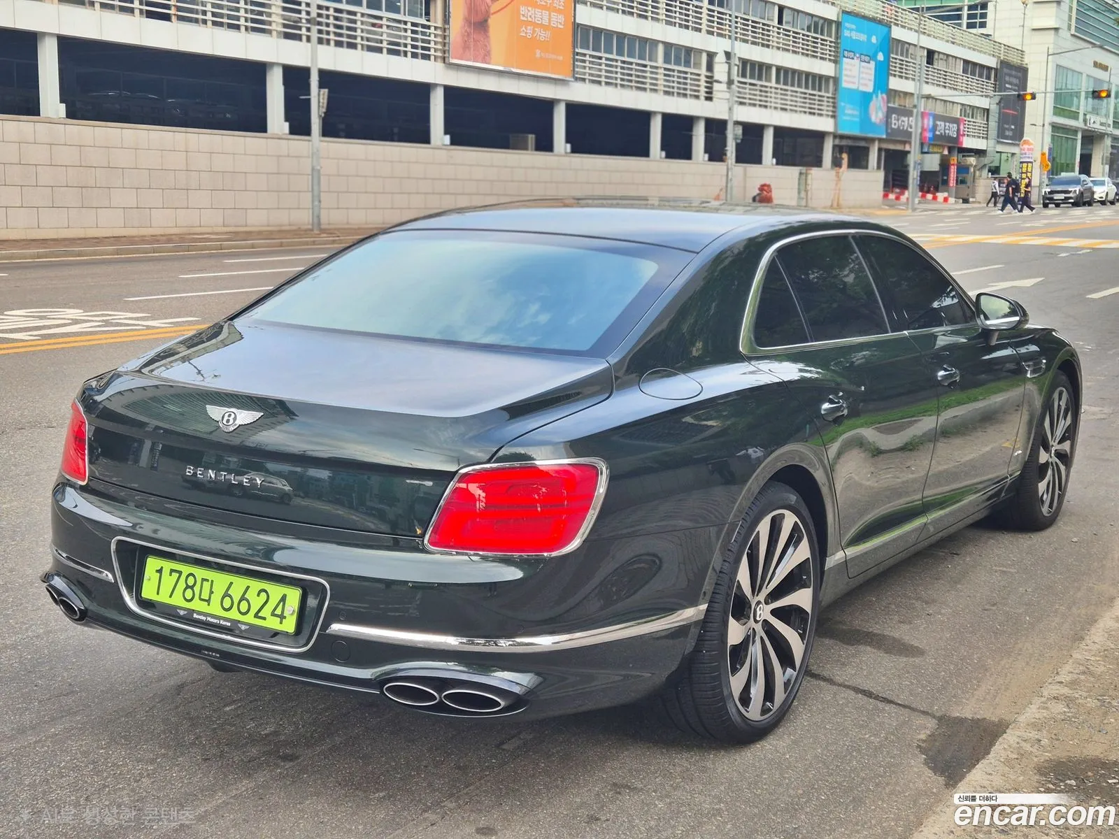 Bentley Flying Spur 2024 — 13