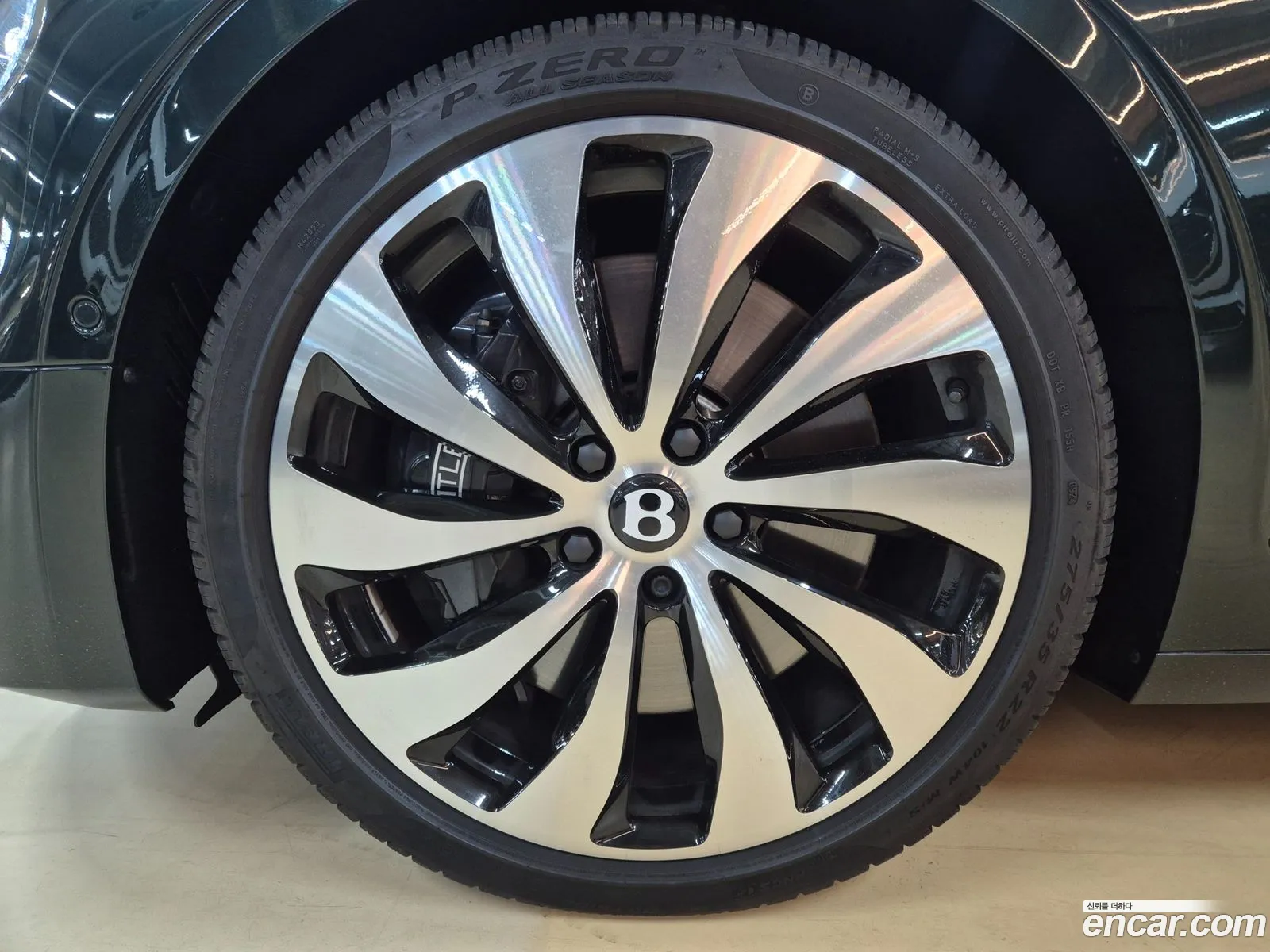 Bentley Flying Spur 2024 — 8