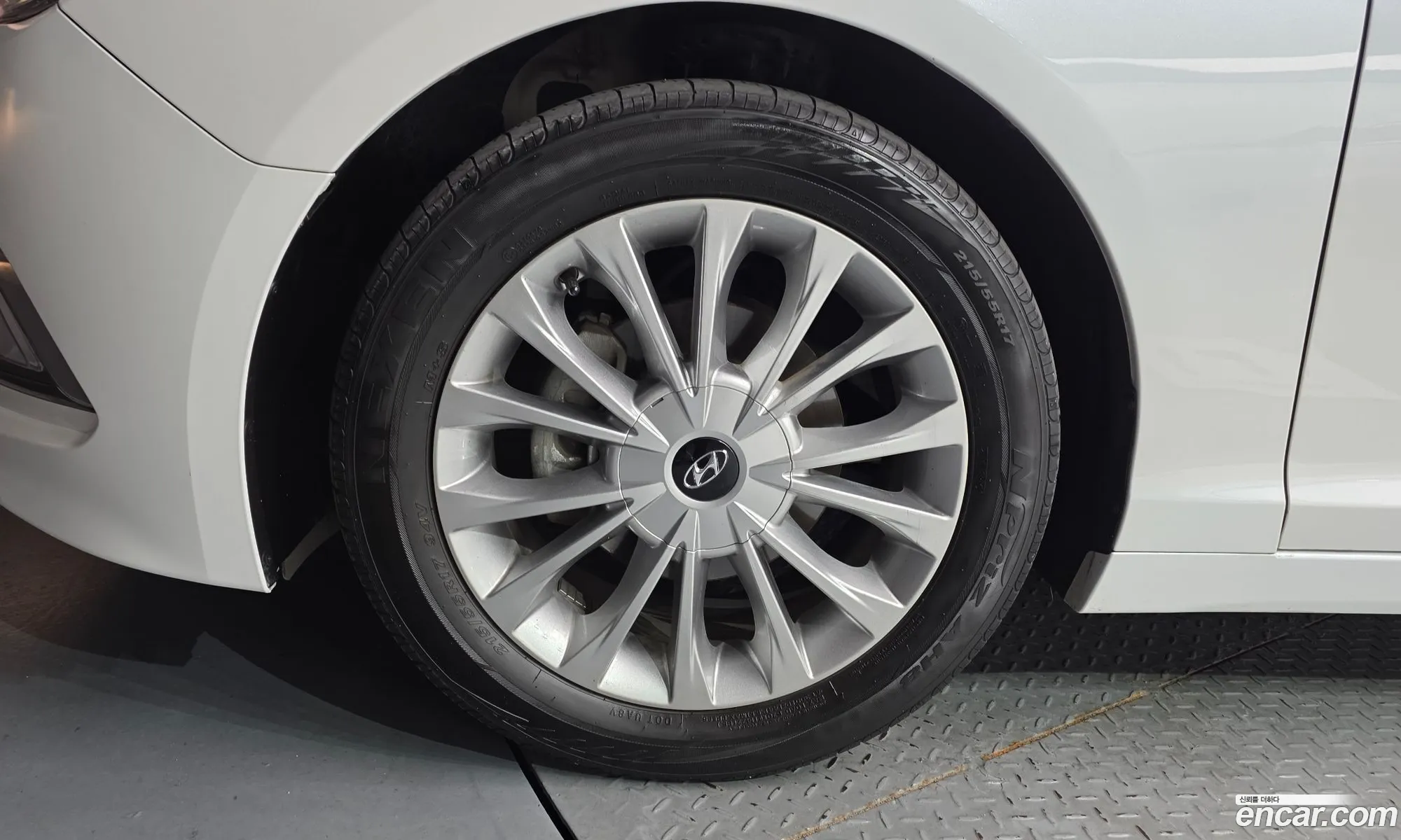Hyundai LF Sonata 2016 — 18