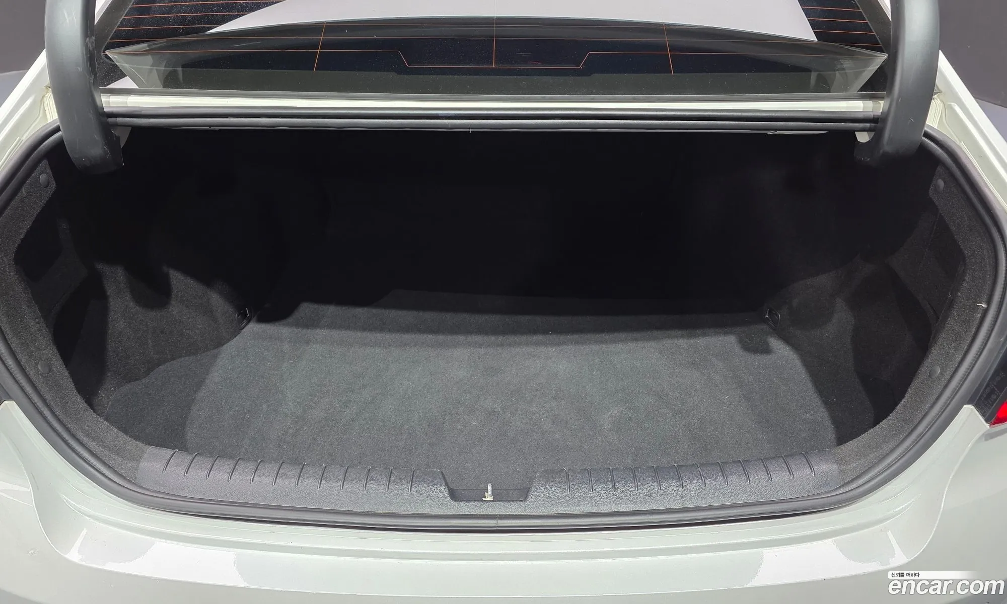 Hyundai LF Sonata 2016 — 16
