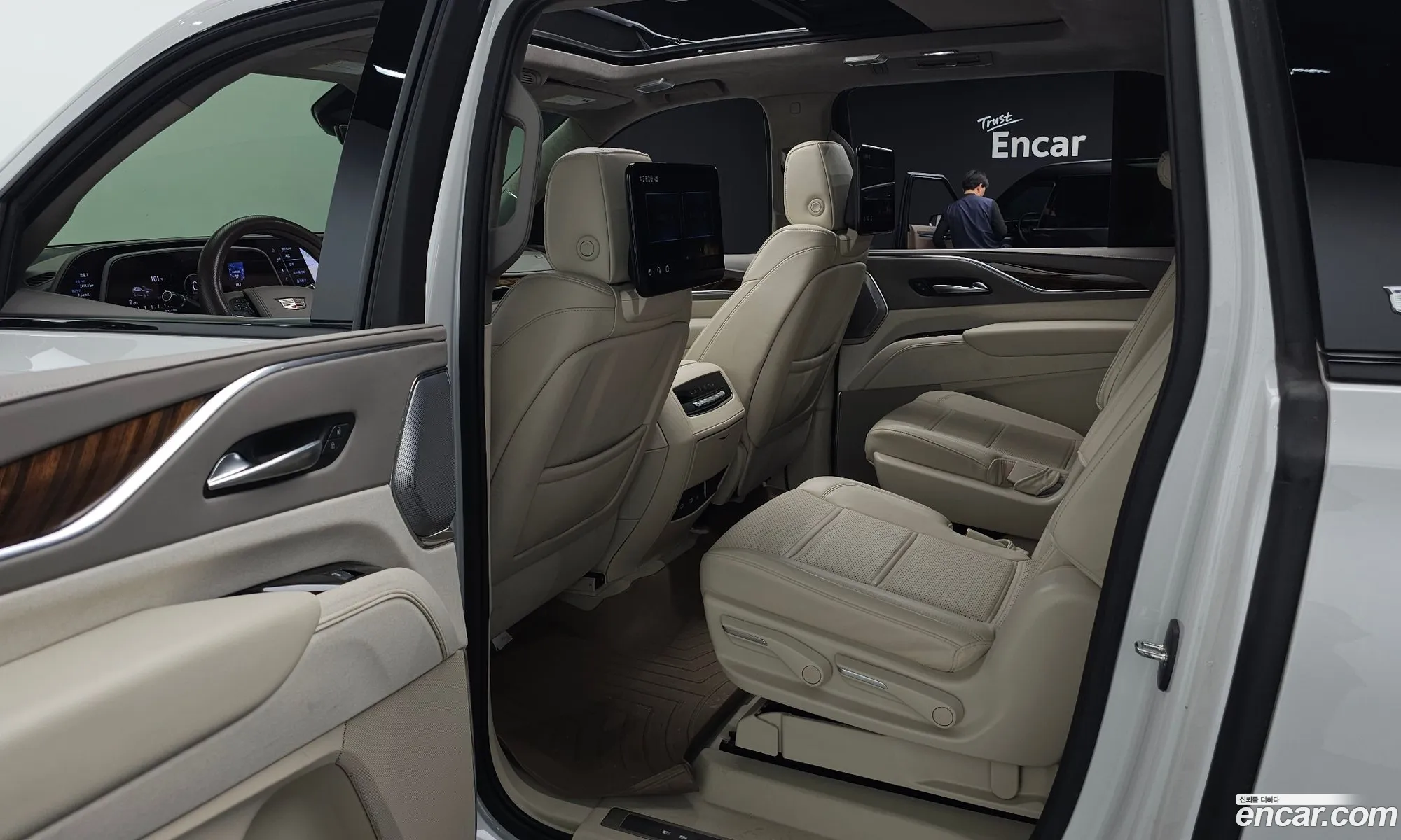 Cadillac Escalade 2023 — 8