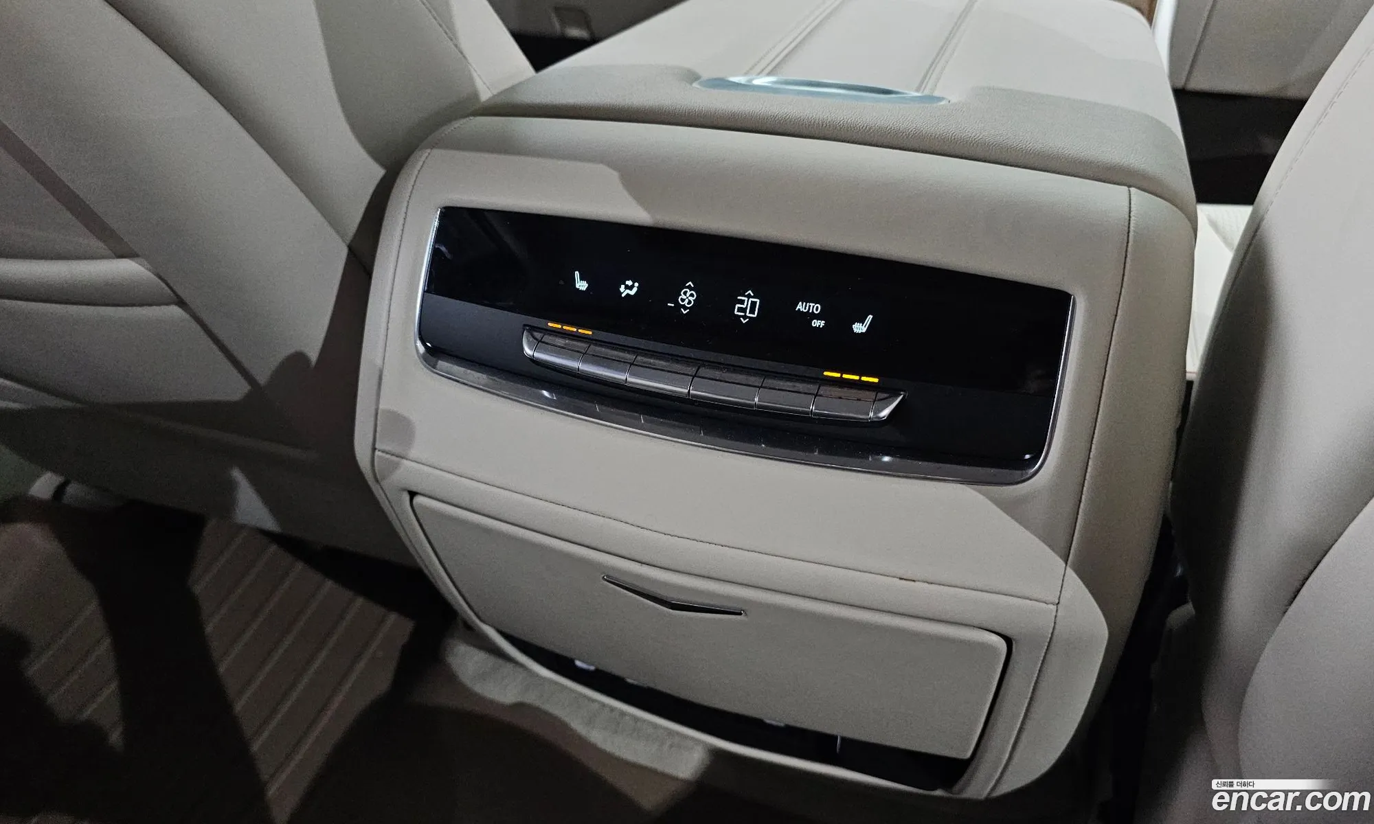 Cadillac Escalade 2023 — 27