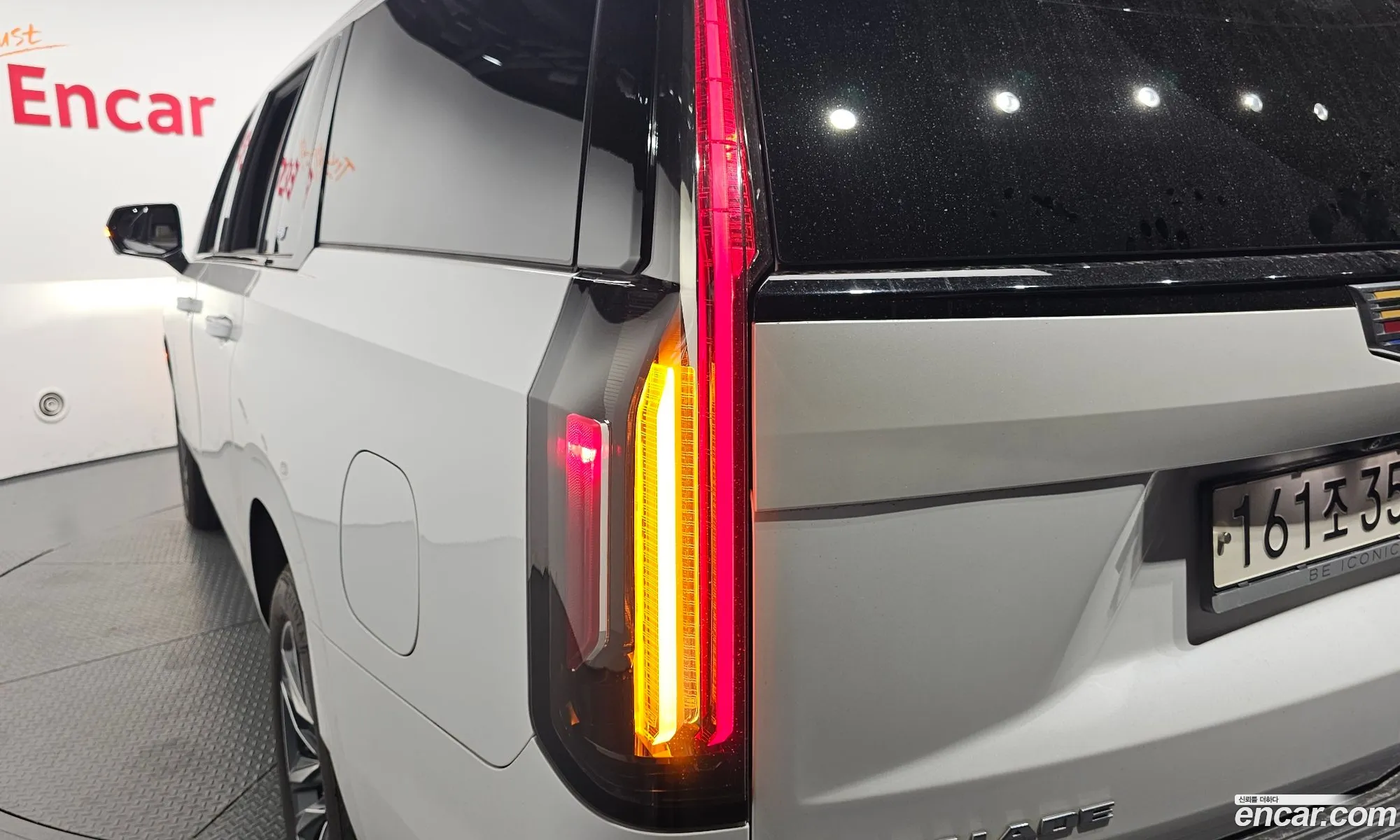 Cadillac Escalade 2023 — 24