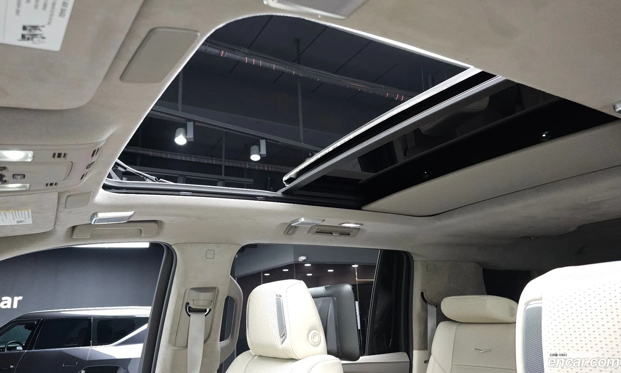 Cadillac Escalade 2023 — 11