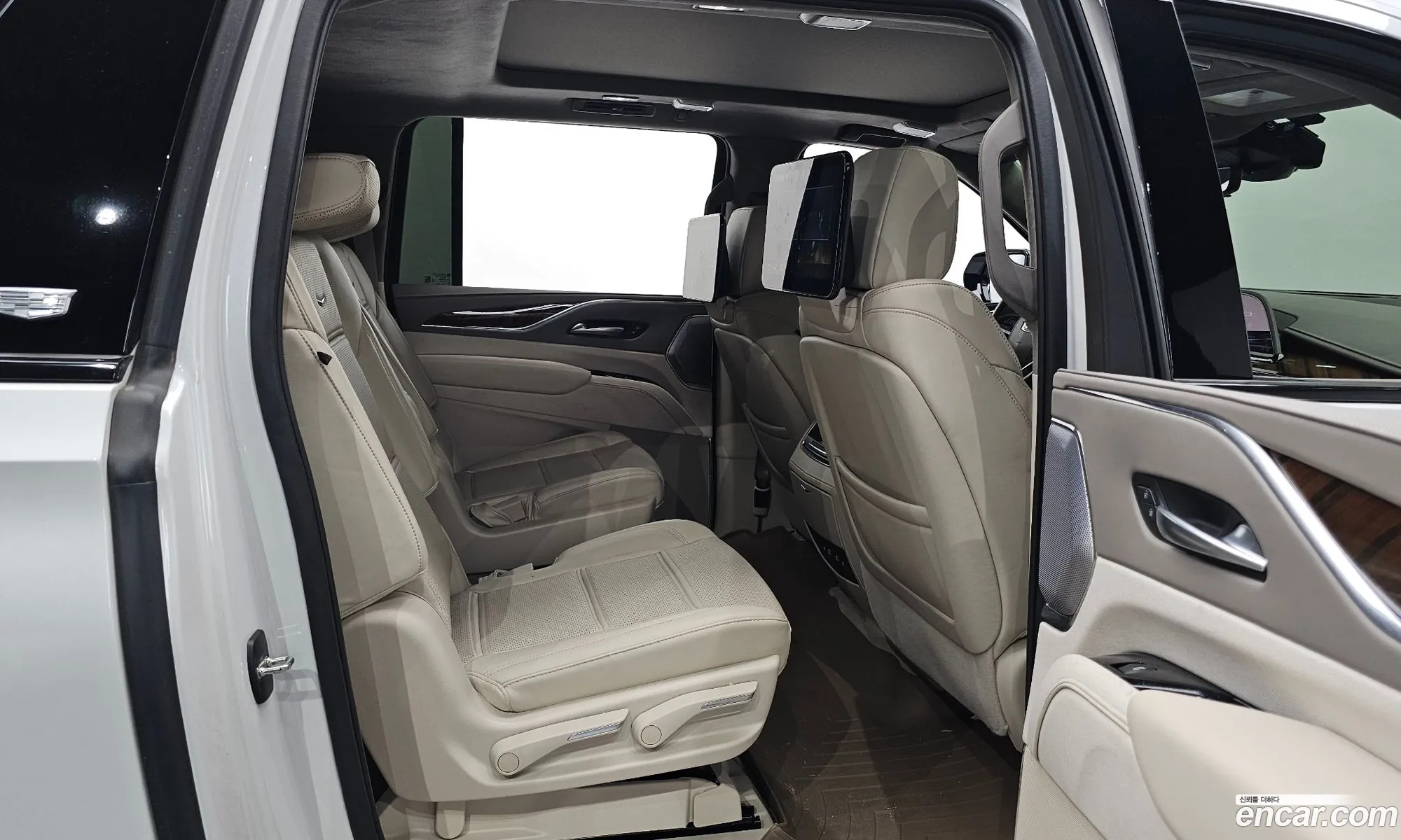 Cadillac Escalade 2023 — 30