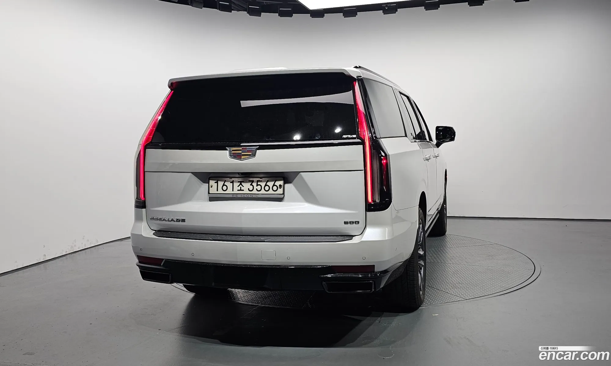 Cadillac Escalade 2023 — 16