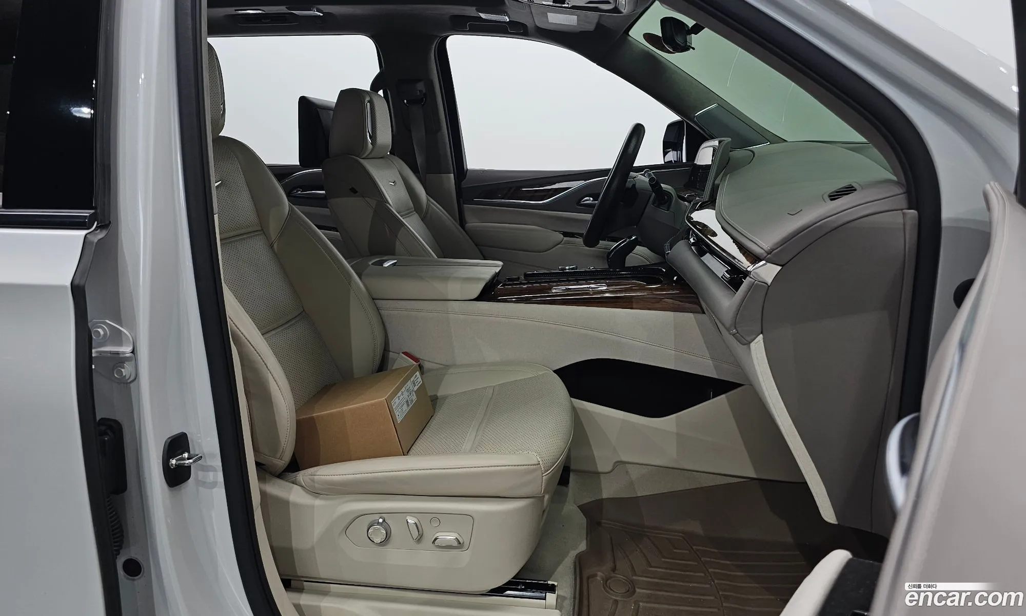 Cadillac Escalade 2023 — 23