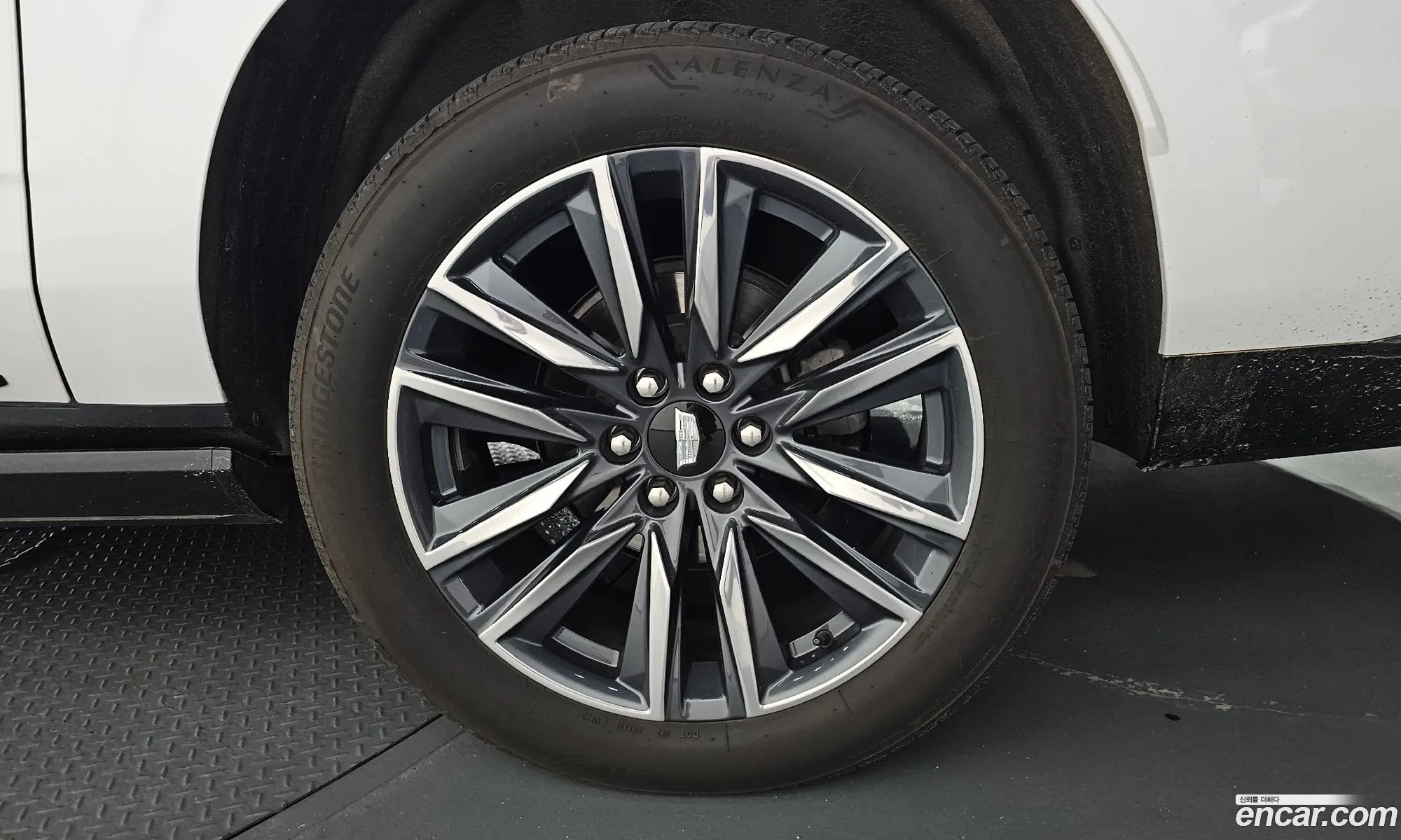 Cadillac Escalade 2023 — 36