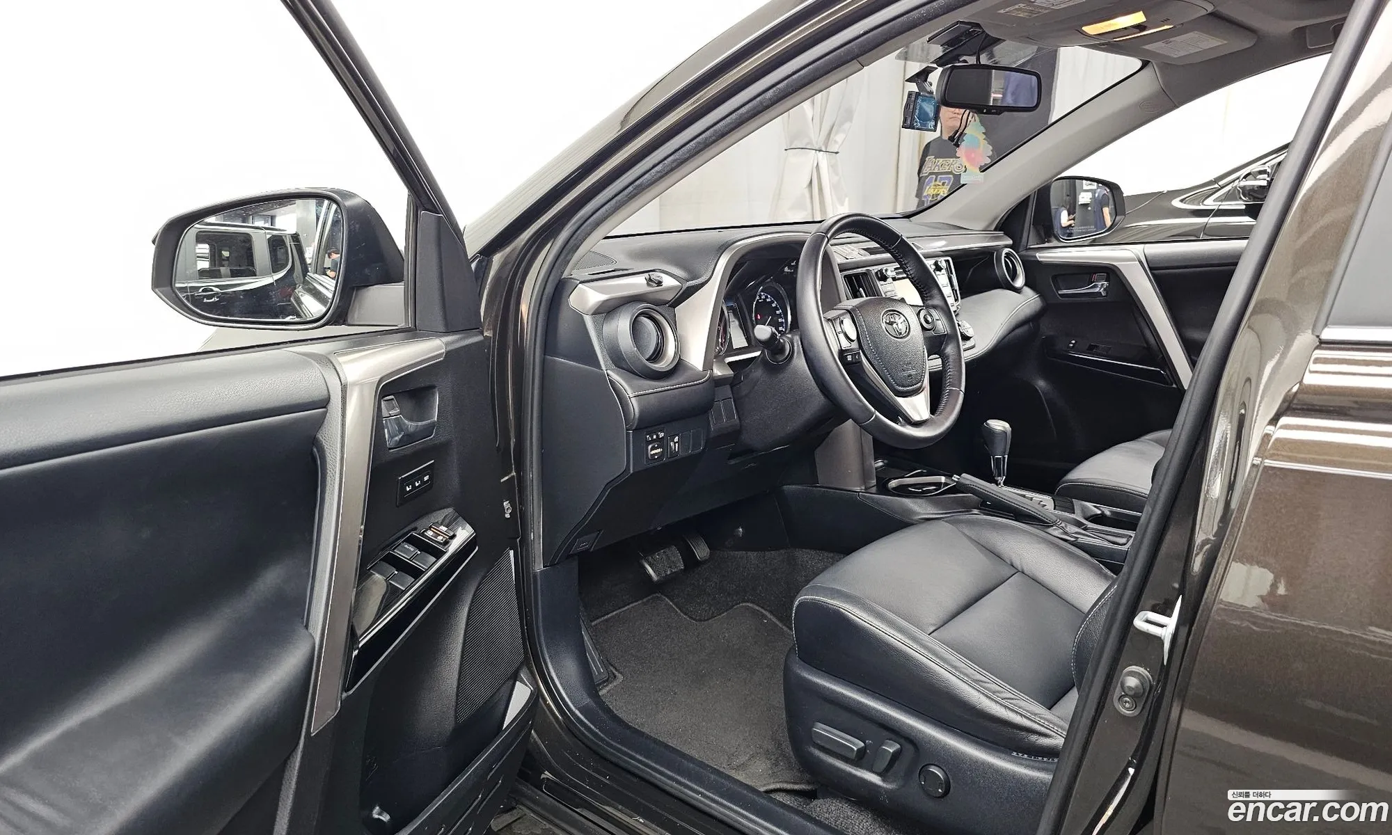 Toyota RAV4 2016 — 17