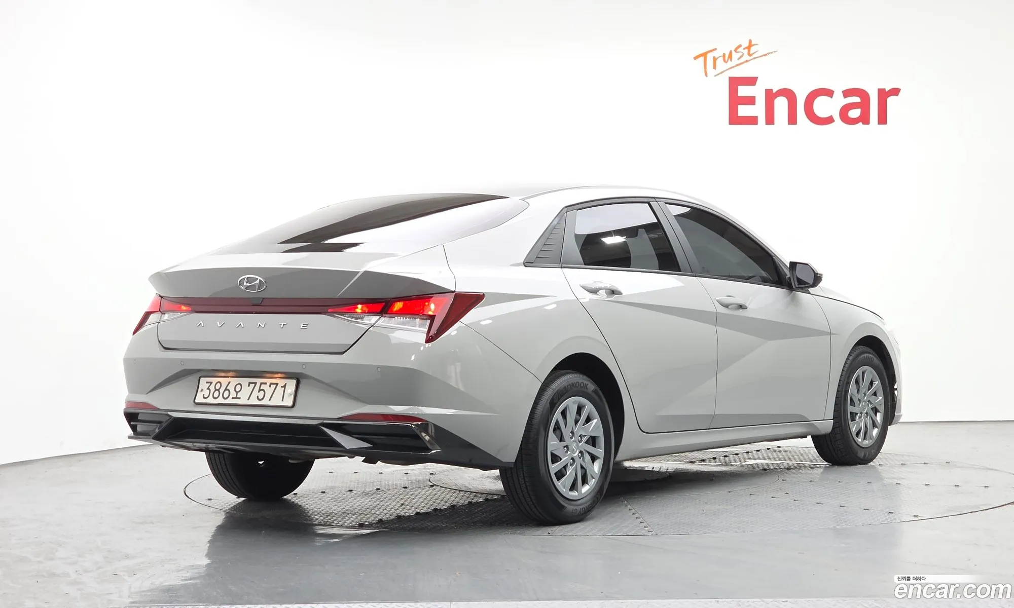 Hyundai Elantra 2021 — 17