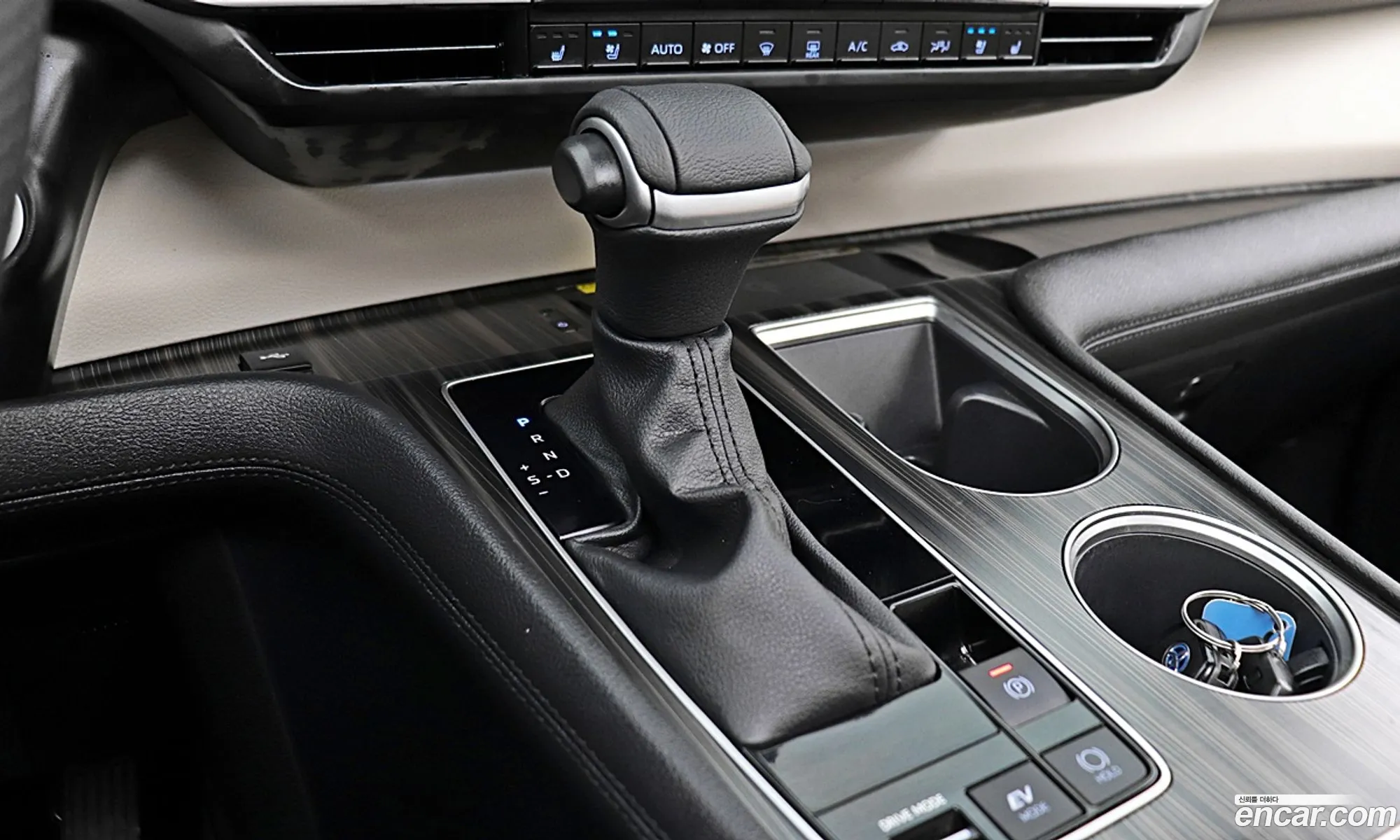 Toyota Sienna 2023 — 17