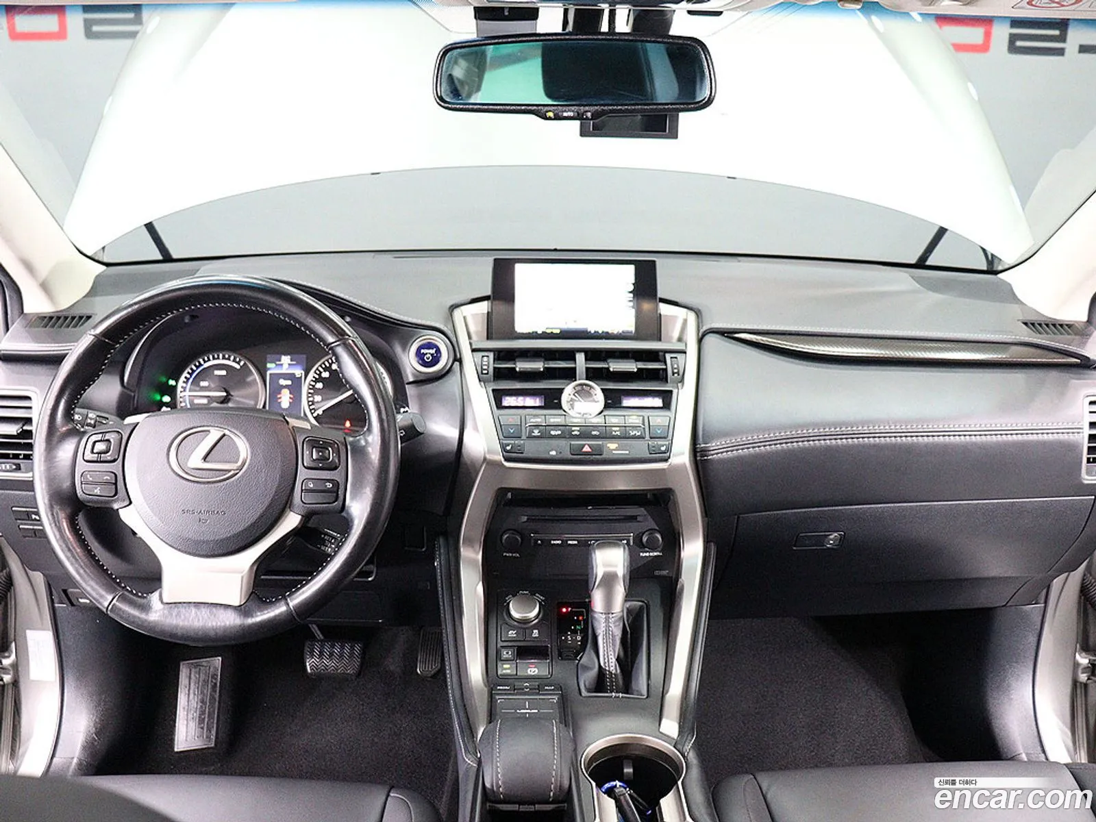 Lexus NX300h 2017 — 19