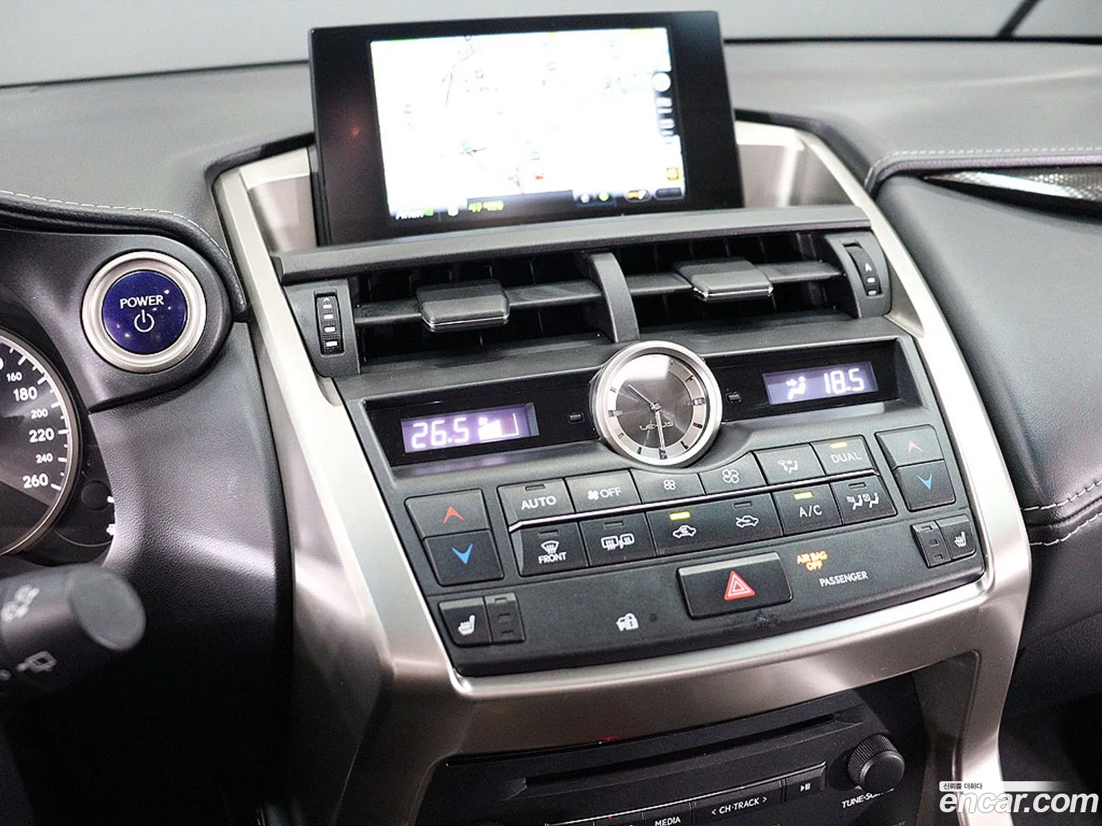 Lexus NX300h 2017 — 10