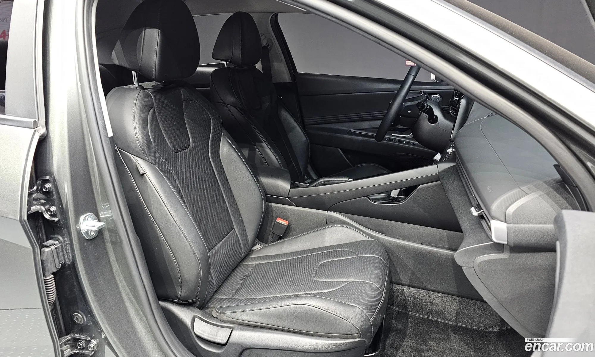 Hyundai Elantra 2023 — 30