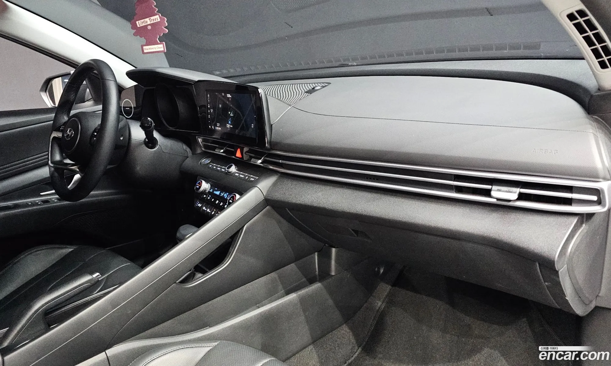 Hyundai Elantra 2023 — 16
