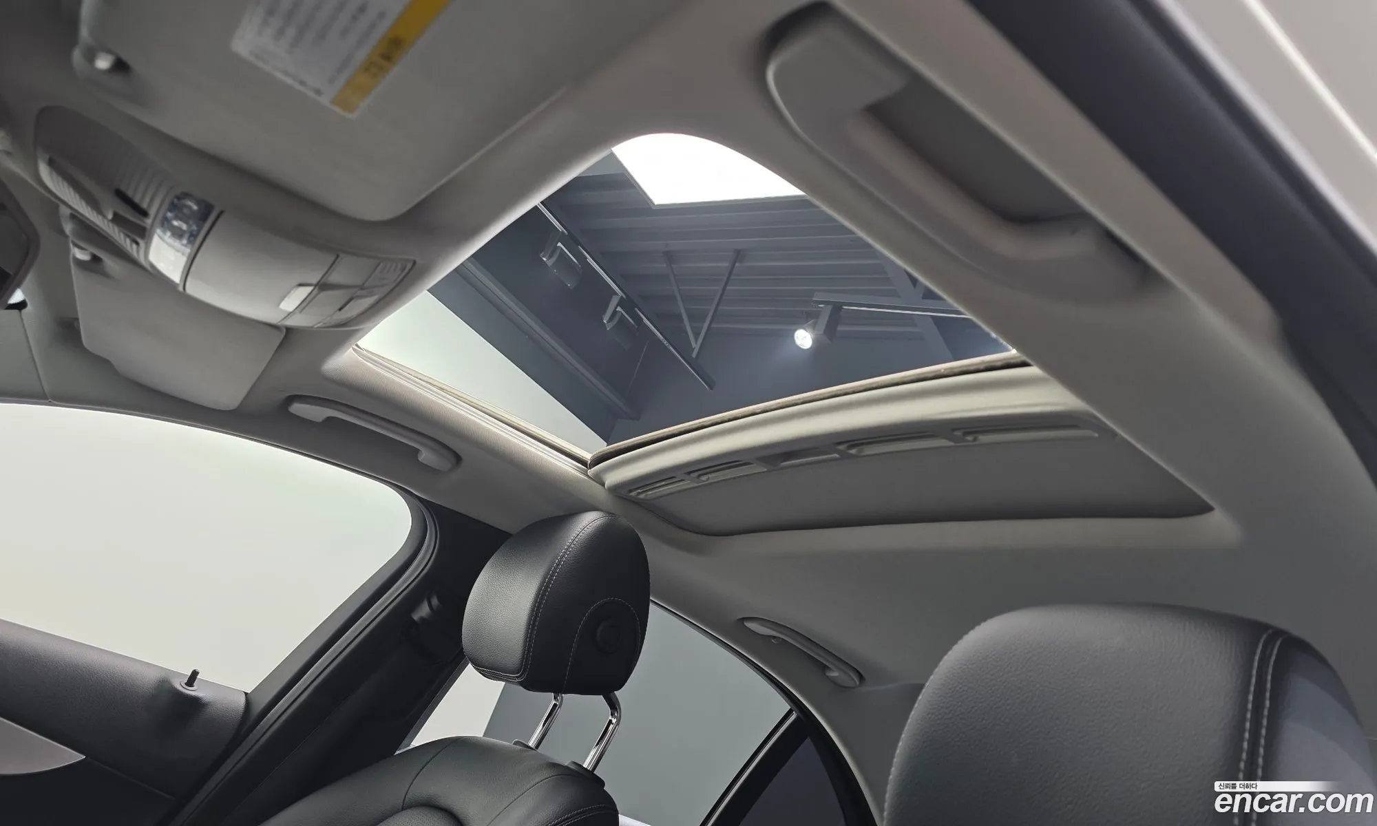 Mercedes-Benz C-Class W205 2016 — 17