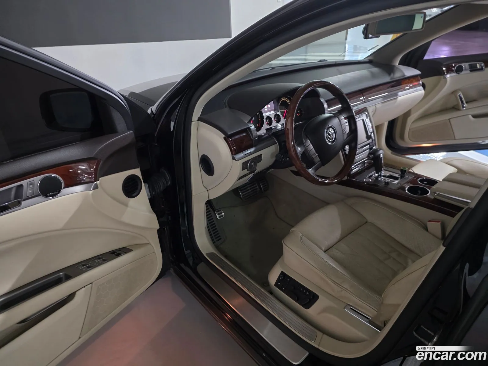 Volkswagen Phaeton 2011 — 17