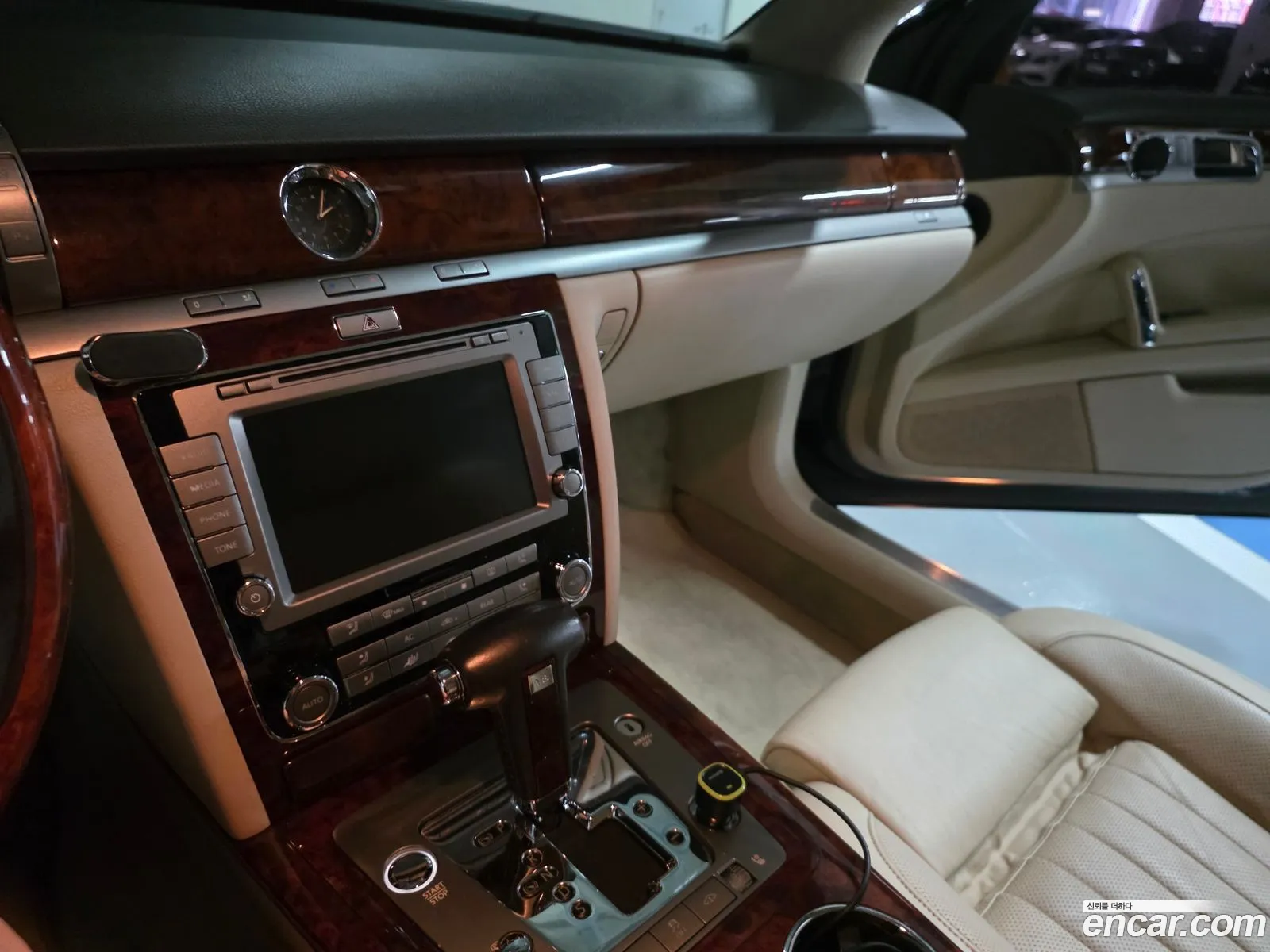 Volkswagen Phaeton 2011 — 12