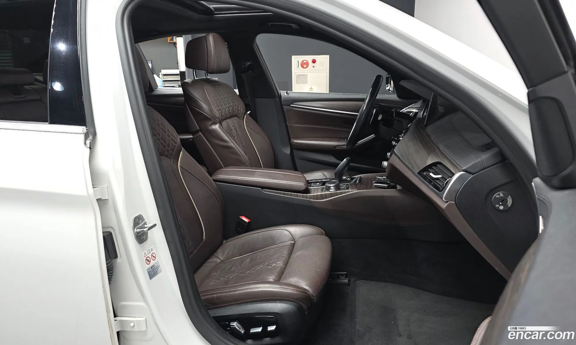 BMW 5 Series 2017 WBAJD9105JWC11432 — 16