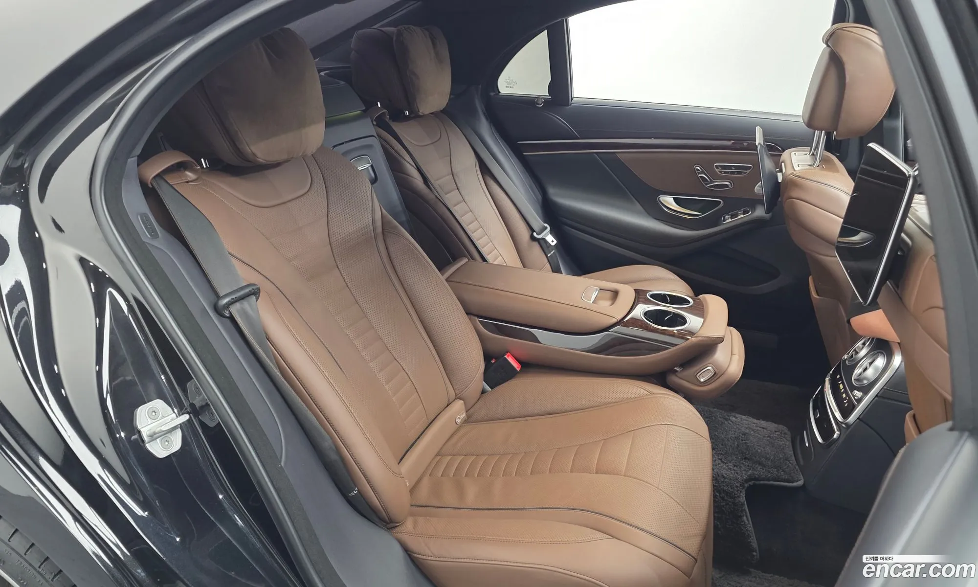 Mercedes-Benz S-Class W222 2017 WDDUG8GB7JA357955 — 31