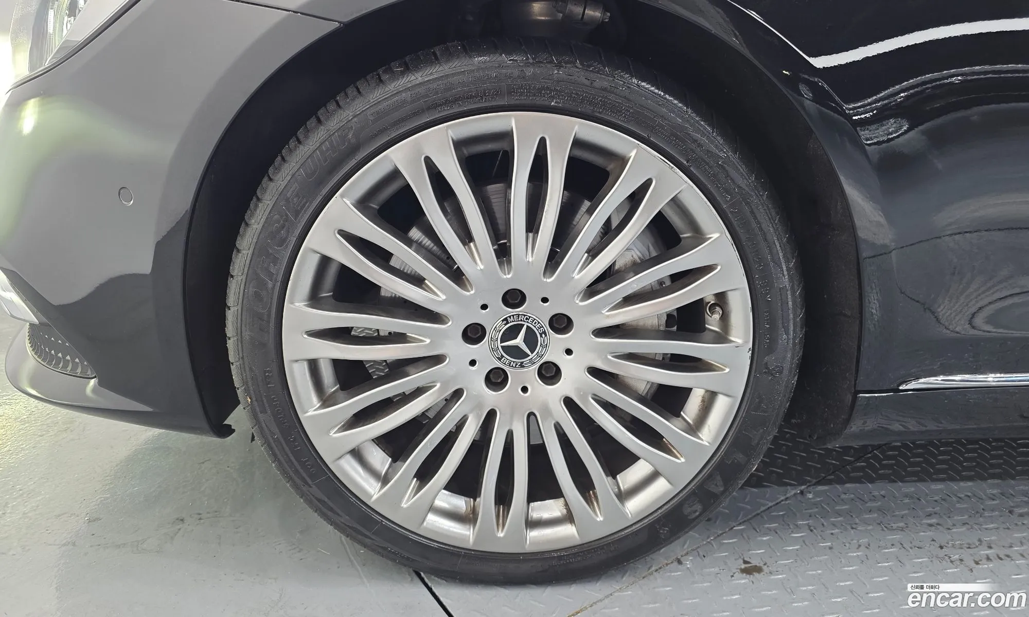Mercedes-Benz S-Class W222 2017 WDDUG8GB7JA357955 — 29