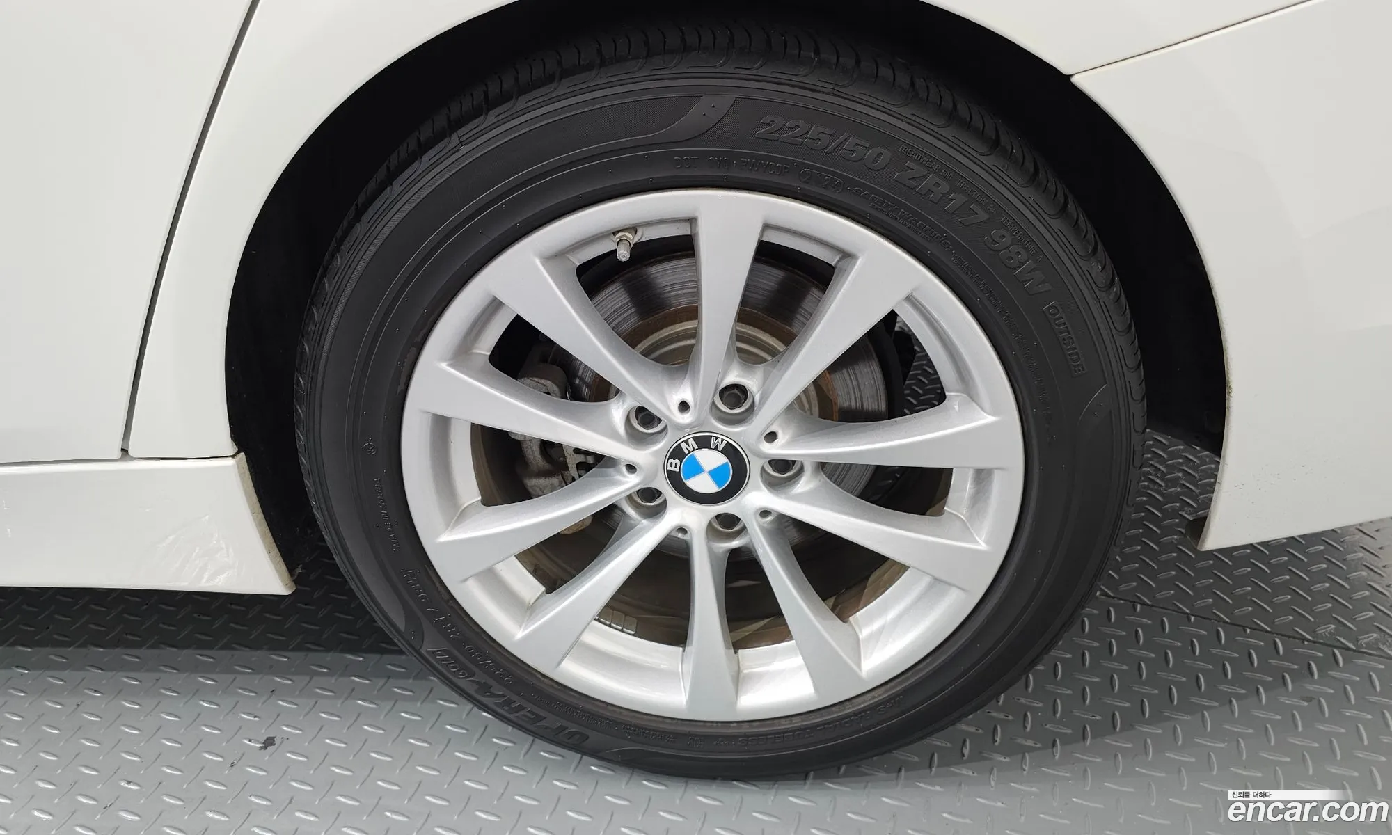 BMW 3 Series 2018 WBA8C510XJ5L44815 — 5