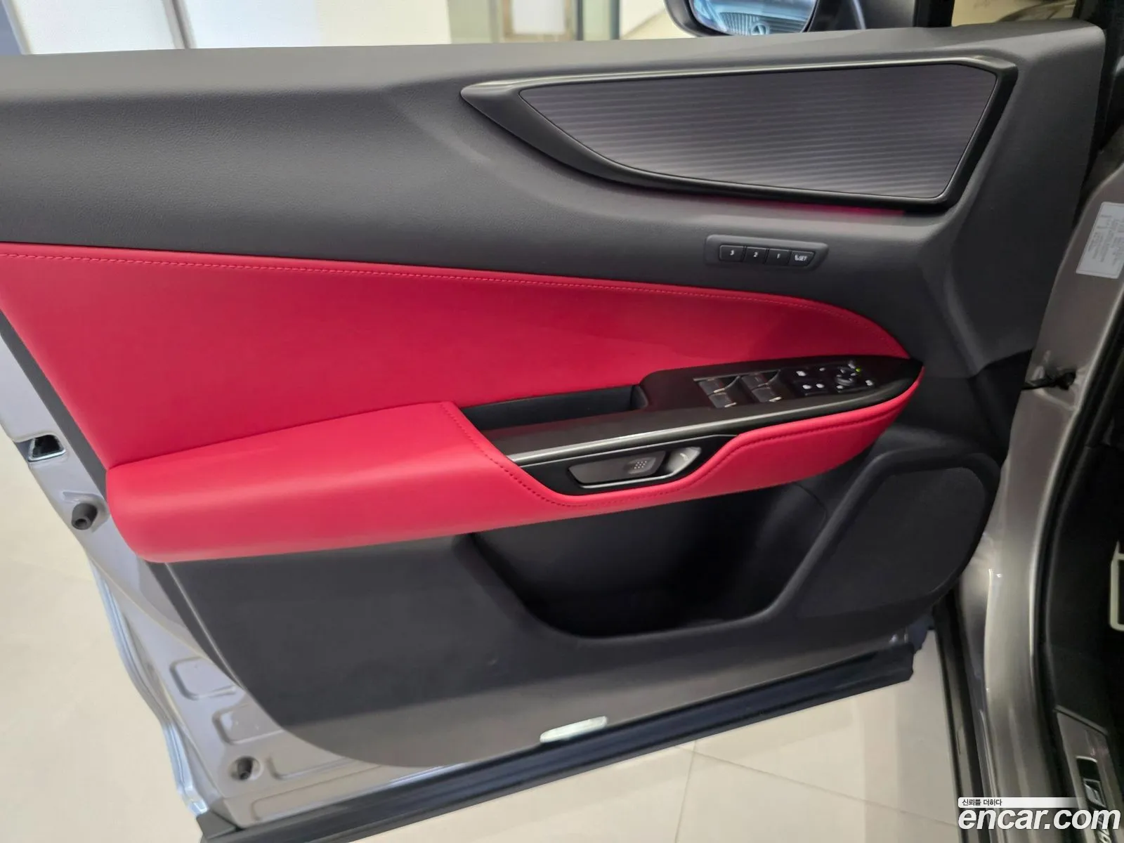 Lexus NX450h+ 2025 — 3