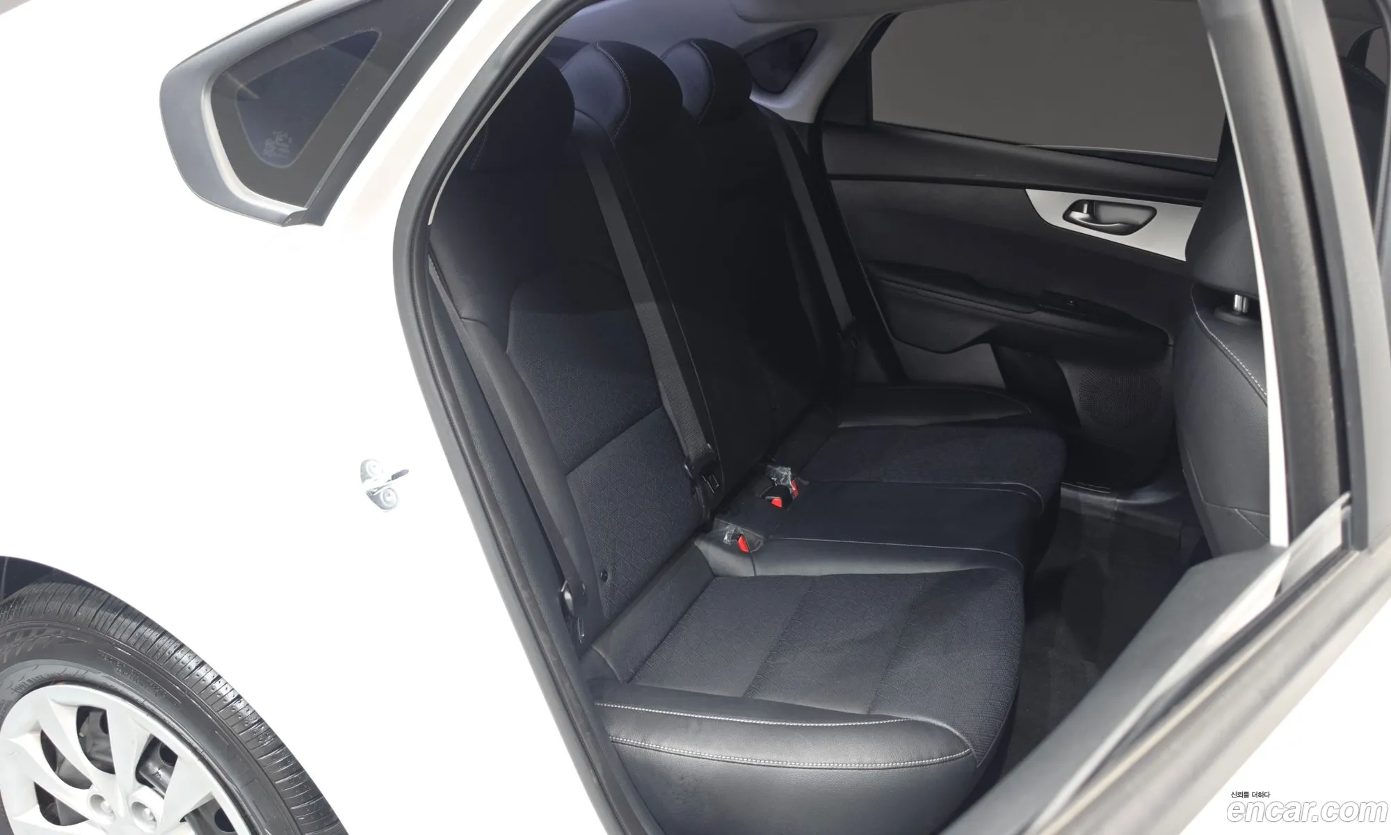 Kia K3 2023 — 28