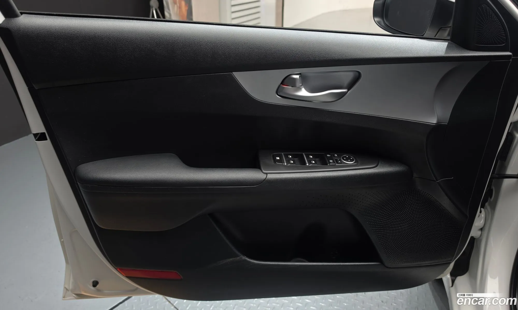 Kia K3 2023 — 24
