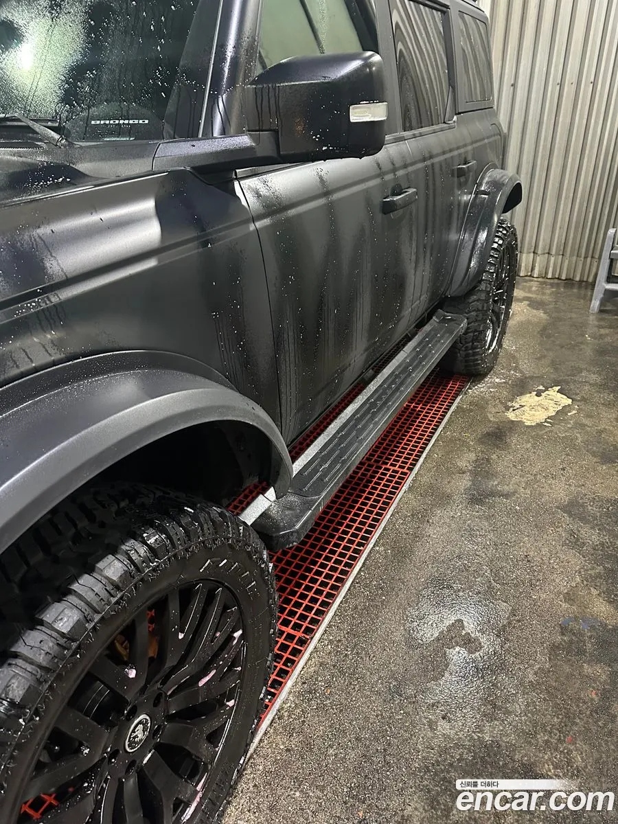 Ford Bronco 6th Gen 2022 — 3