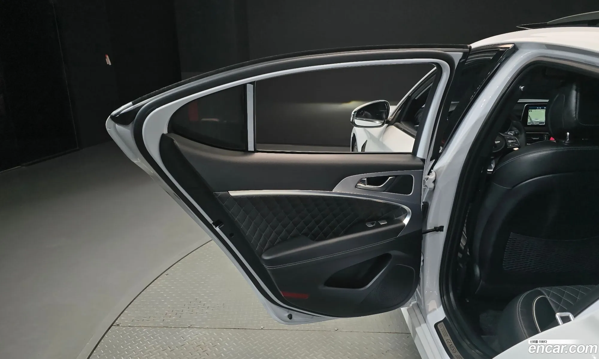 Genesis G70 2018 — 24