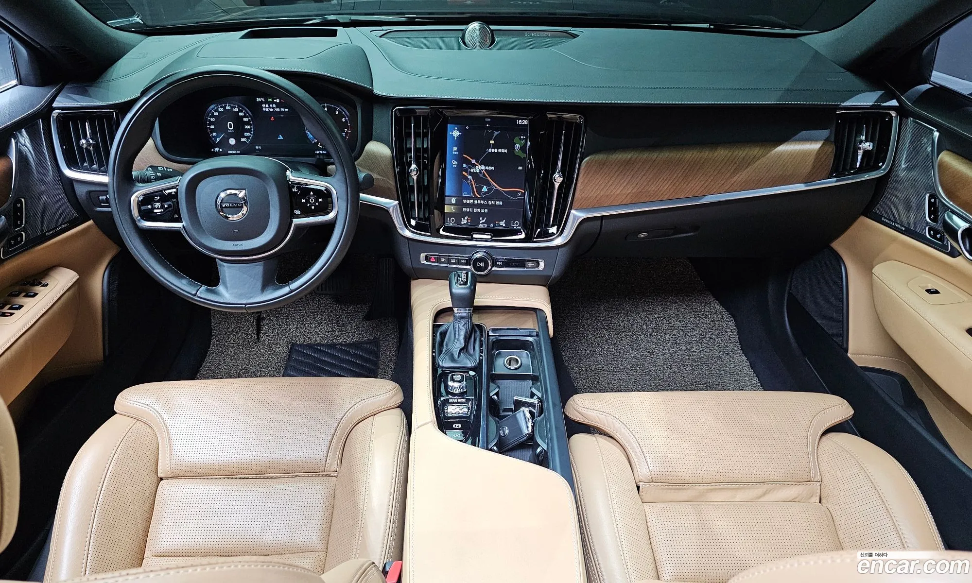 Volvo S90 2019 — 32