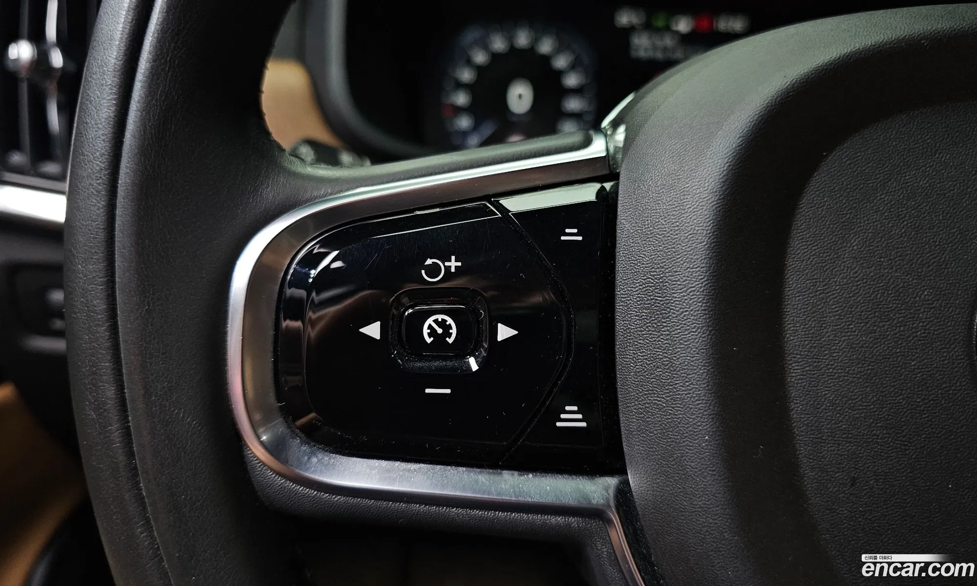 Volvo S90 2019 — 33