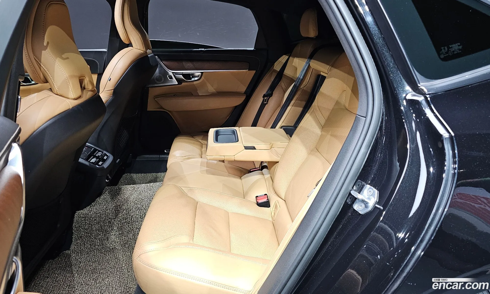 Volvo S90 2019 — 28