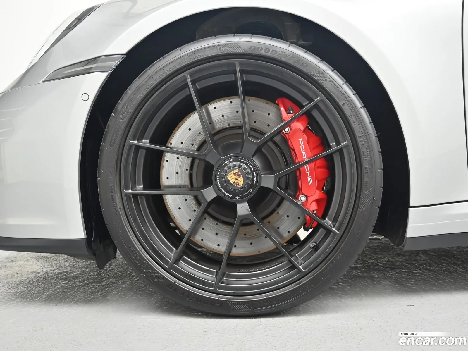 Porsche 911 2025 — 19