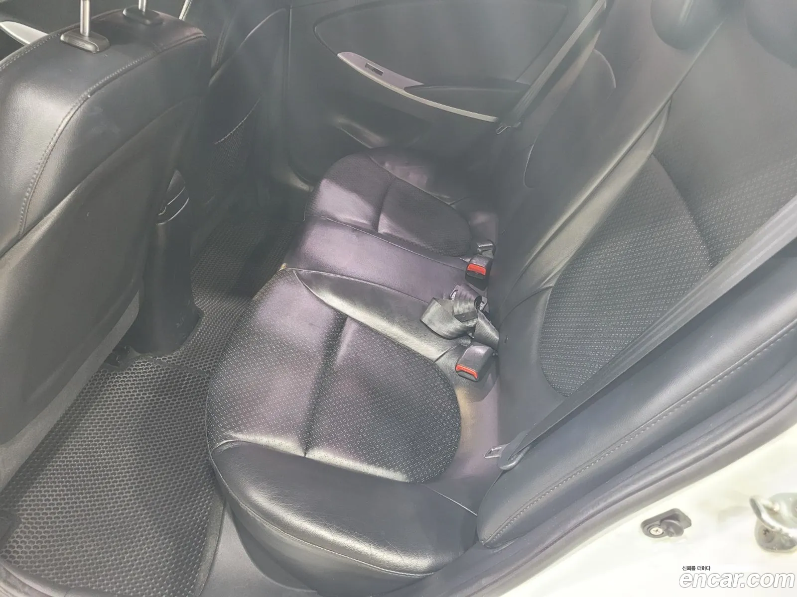 Hyundai Accent 2011 — 19