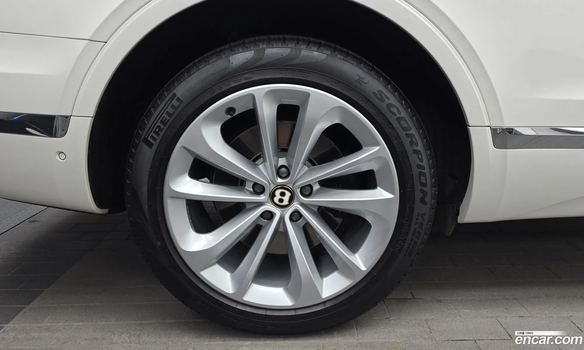 Bentley Bentayga 2020 SJAAM14V4LC029607 — 9