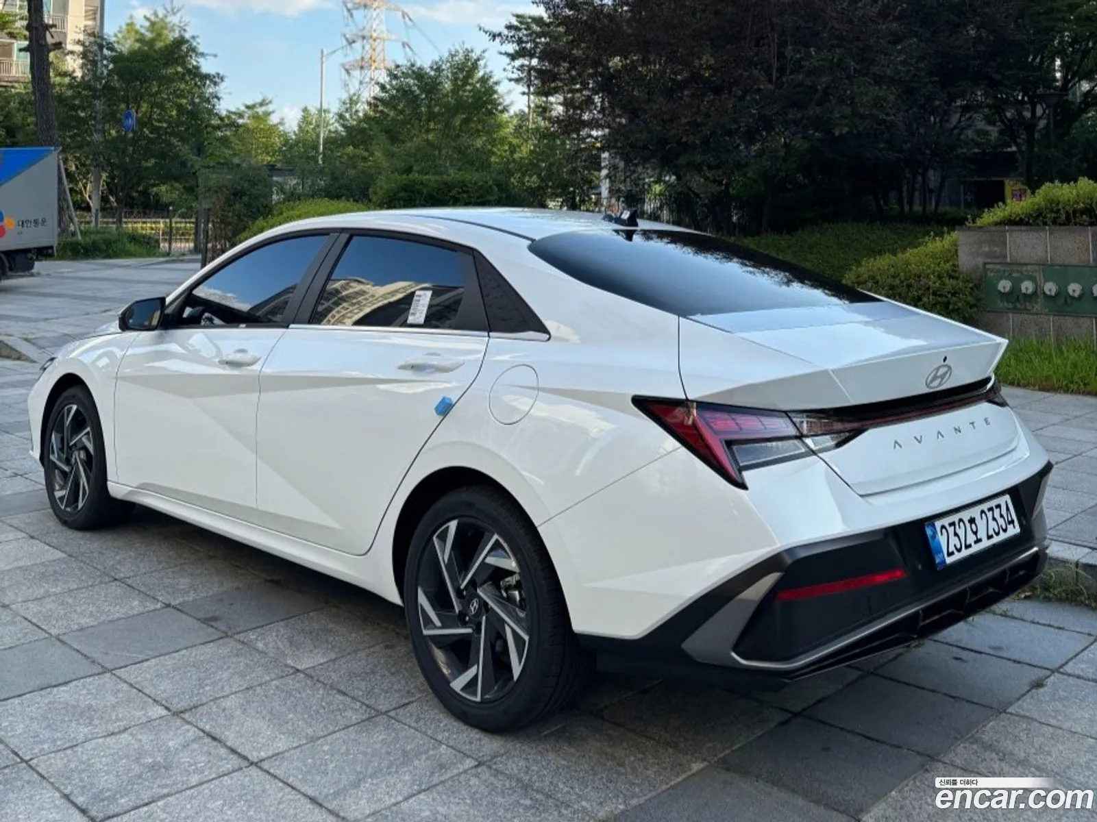 Hyundai Elantra 2025 — 4