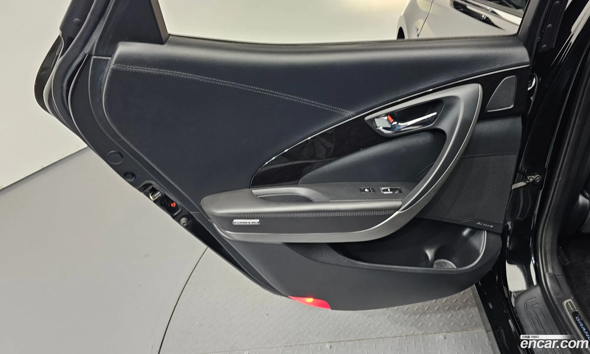 Hyundai Grandeur HG Hybrid 2015 — 28