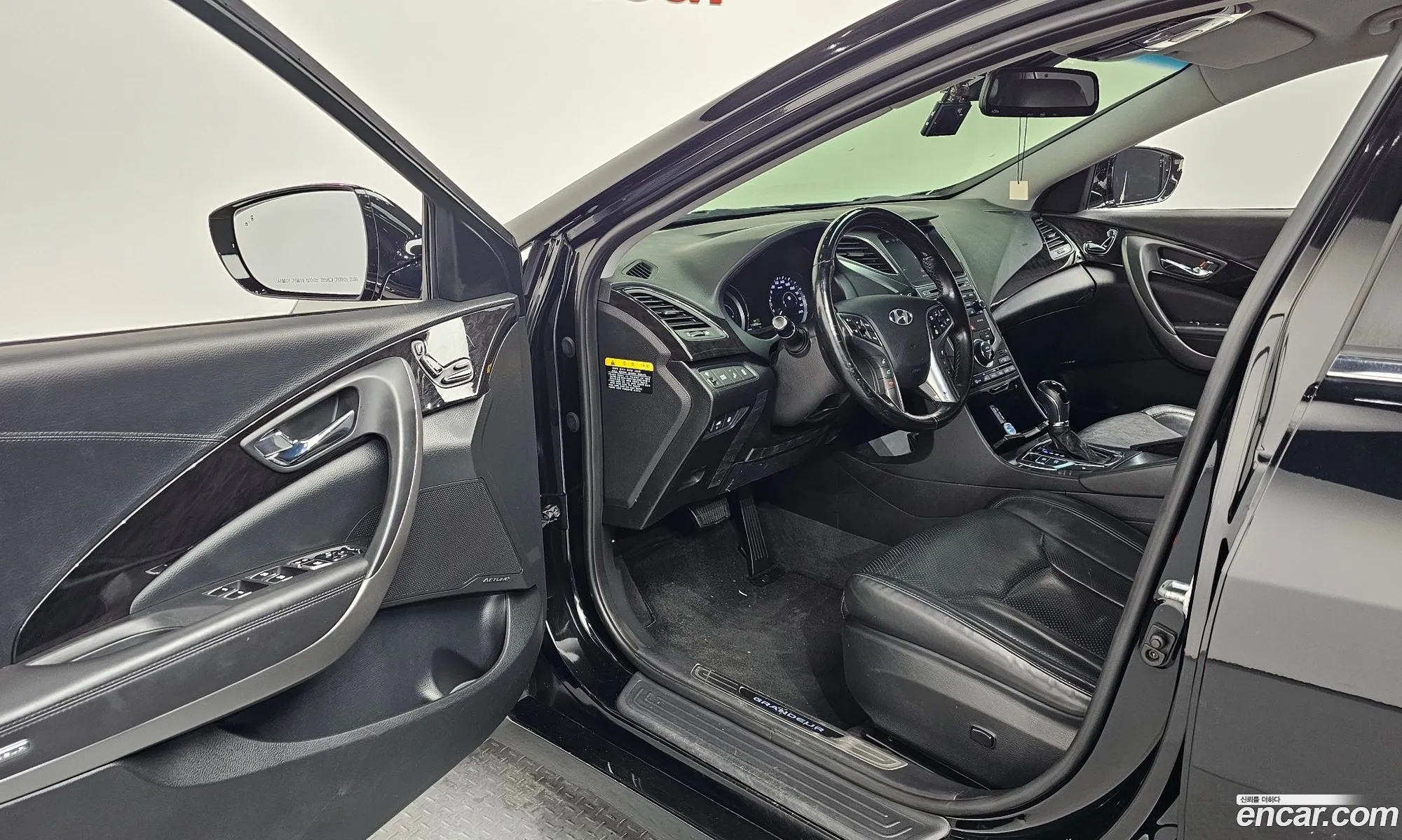 Hyundai Grandeur HG Hybrid 2015 — 27