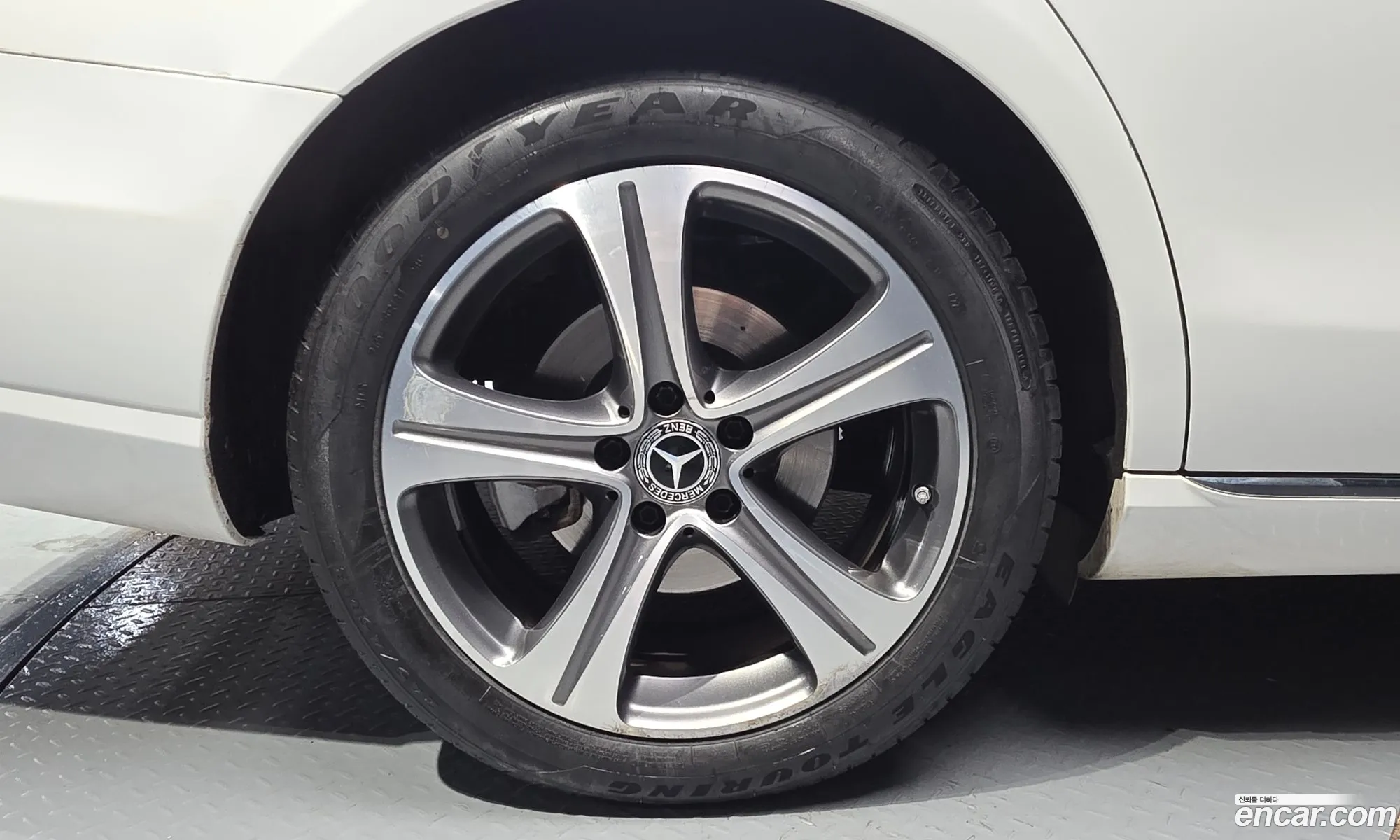 Mercedes-Benz E-Class W213 2019 WDDZF4JB4KA694210 — 10