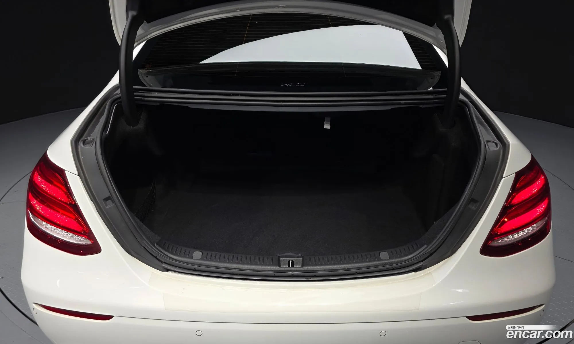 Mercedes-Benz E-Class W213 2019 WDDZF4JB4KA694210 — 27
