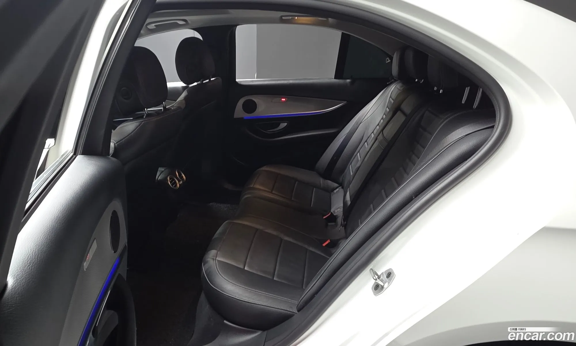 Mercedes-Benz E-Class W213 2019 WDDZF4JB4KA694210 — 33